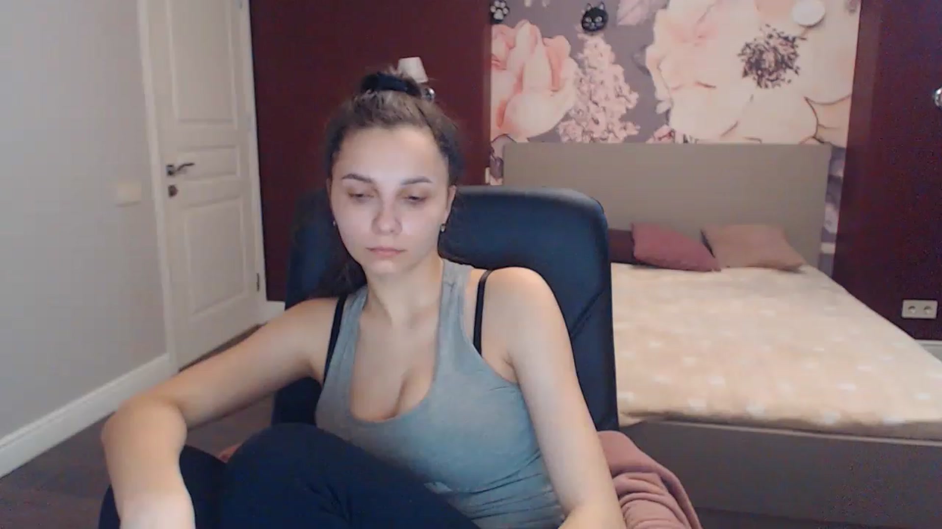 Gallery image thumbnail from Karina_Mils's myfreecams stream on, 04/12/2023, 08:45 image 2 of 20