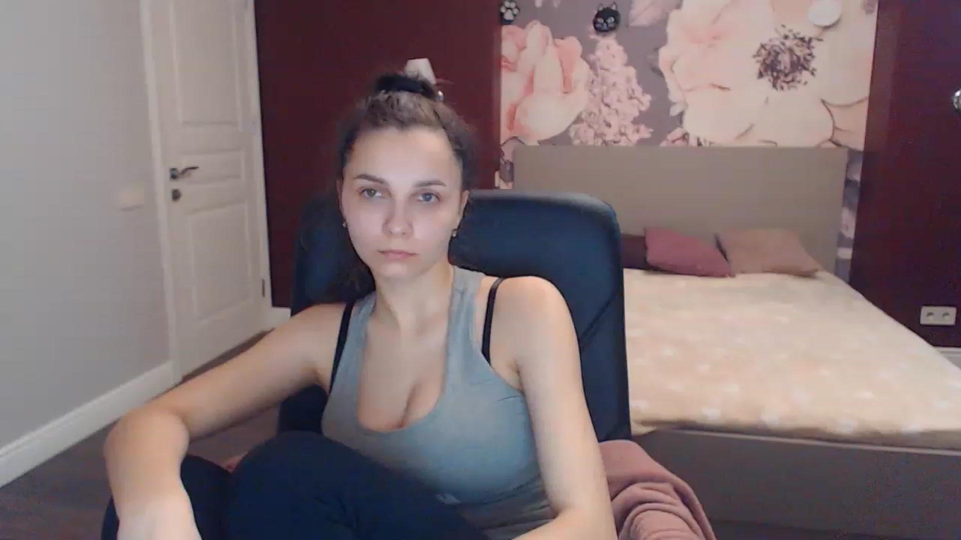Gallery image thumbnail from Karina_Mils's myfreecams stream on, 04/12/2023, 08:45 image 1 of 20