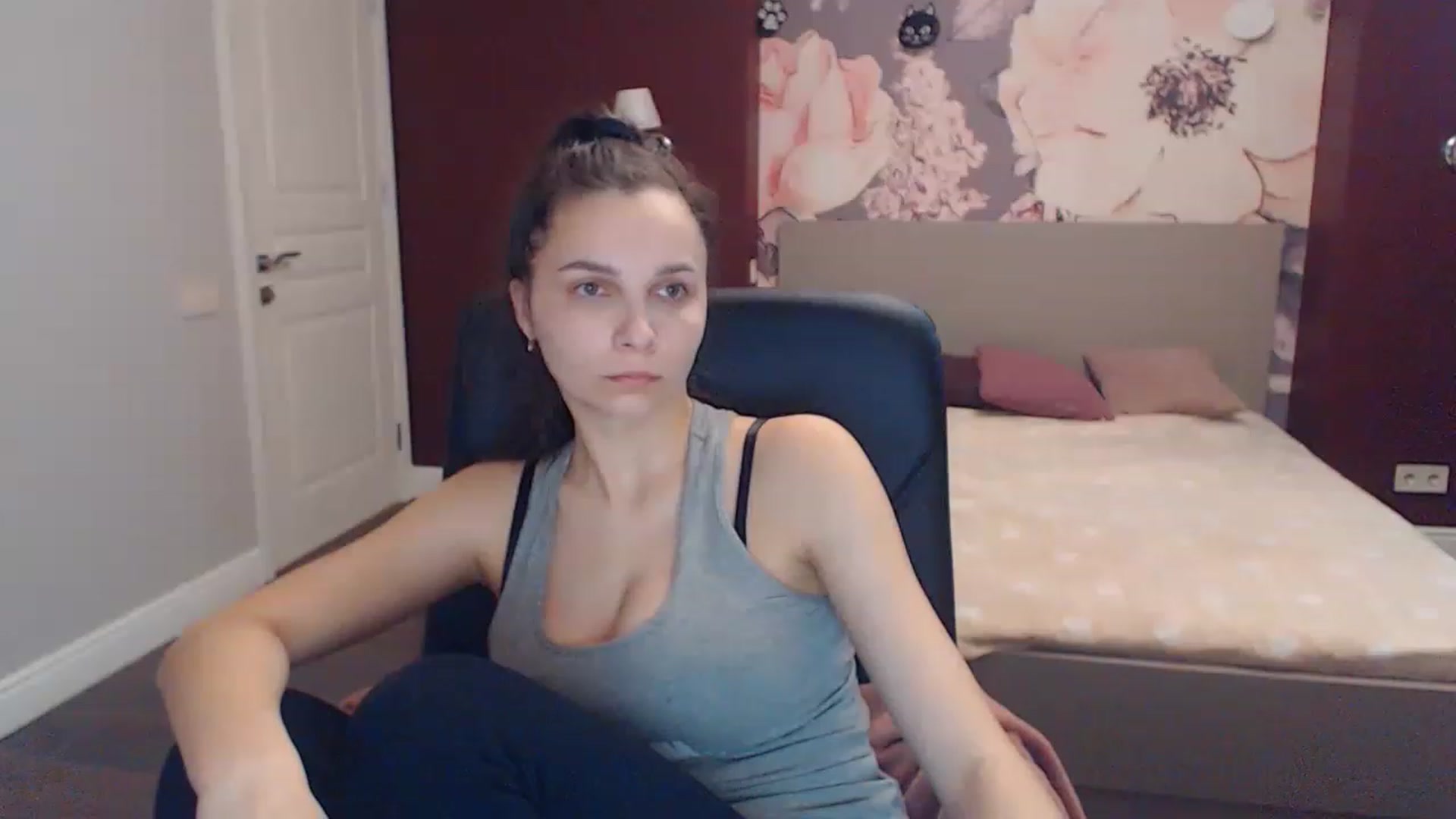 Gallery image thumbnail from Karina_Mils's myfreecams stream on, 04/12/2023, 08:45 image 5 of 20
