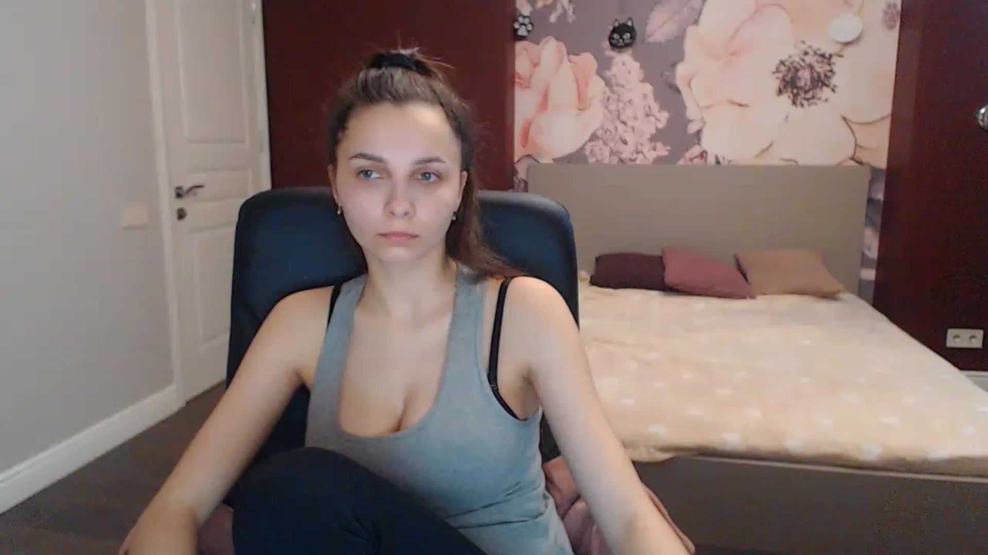 Gallery image thumbnail from Karina_Mils's myfreecams stream on, 04/12/2023, 08:45 image 17 of 20
