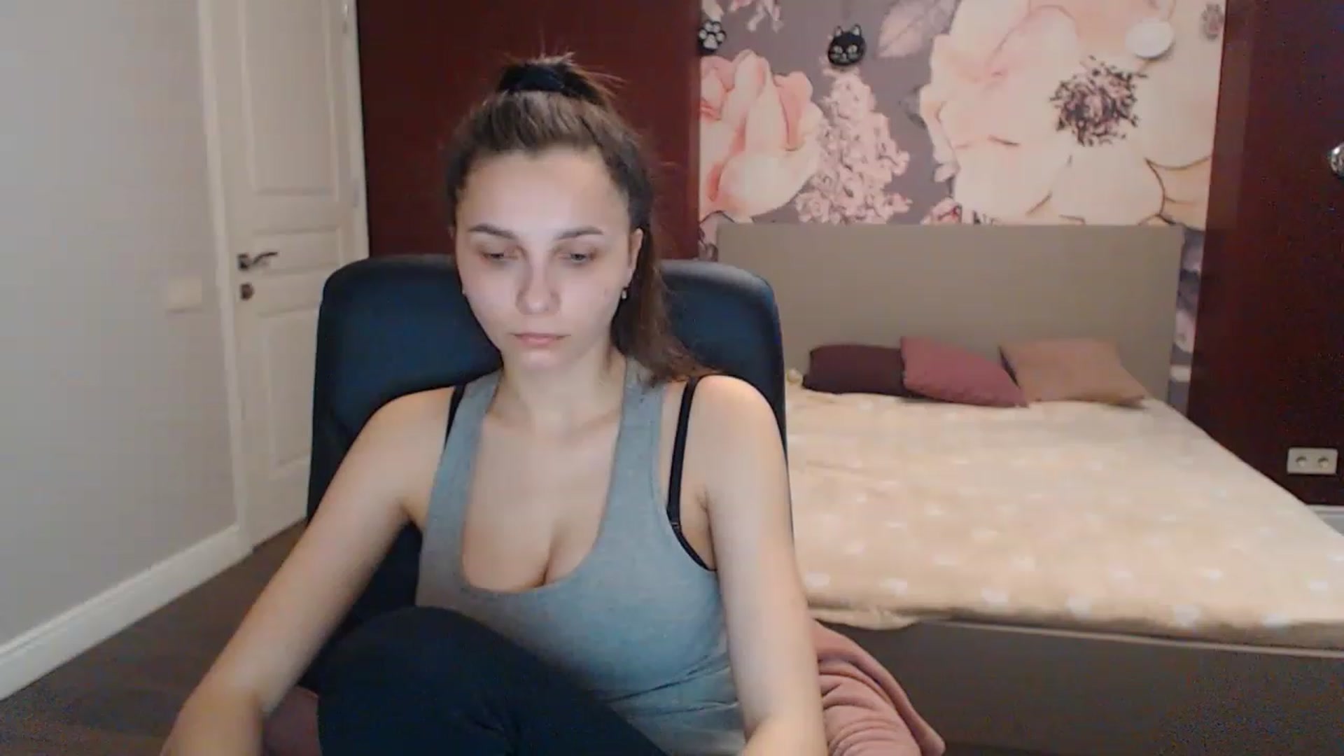 Gallery image thumbnail from Karina_Mils's myfreecams stream on, 04/12/2023, 08:45 image 11 of 20