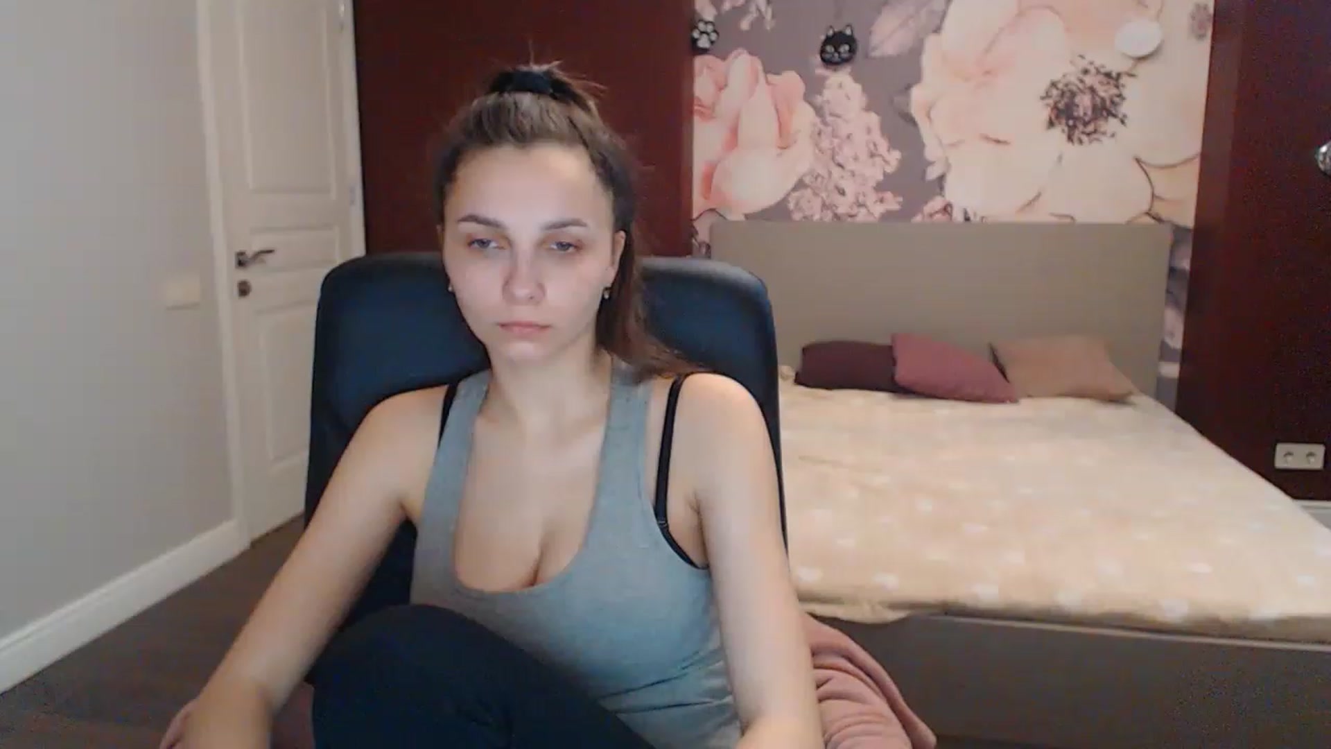 Gallery image thumbnail from Karina_Mils's myfreecams stream on, 04/12/2023, 08:45 image 20 of 20