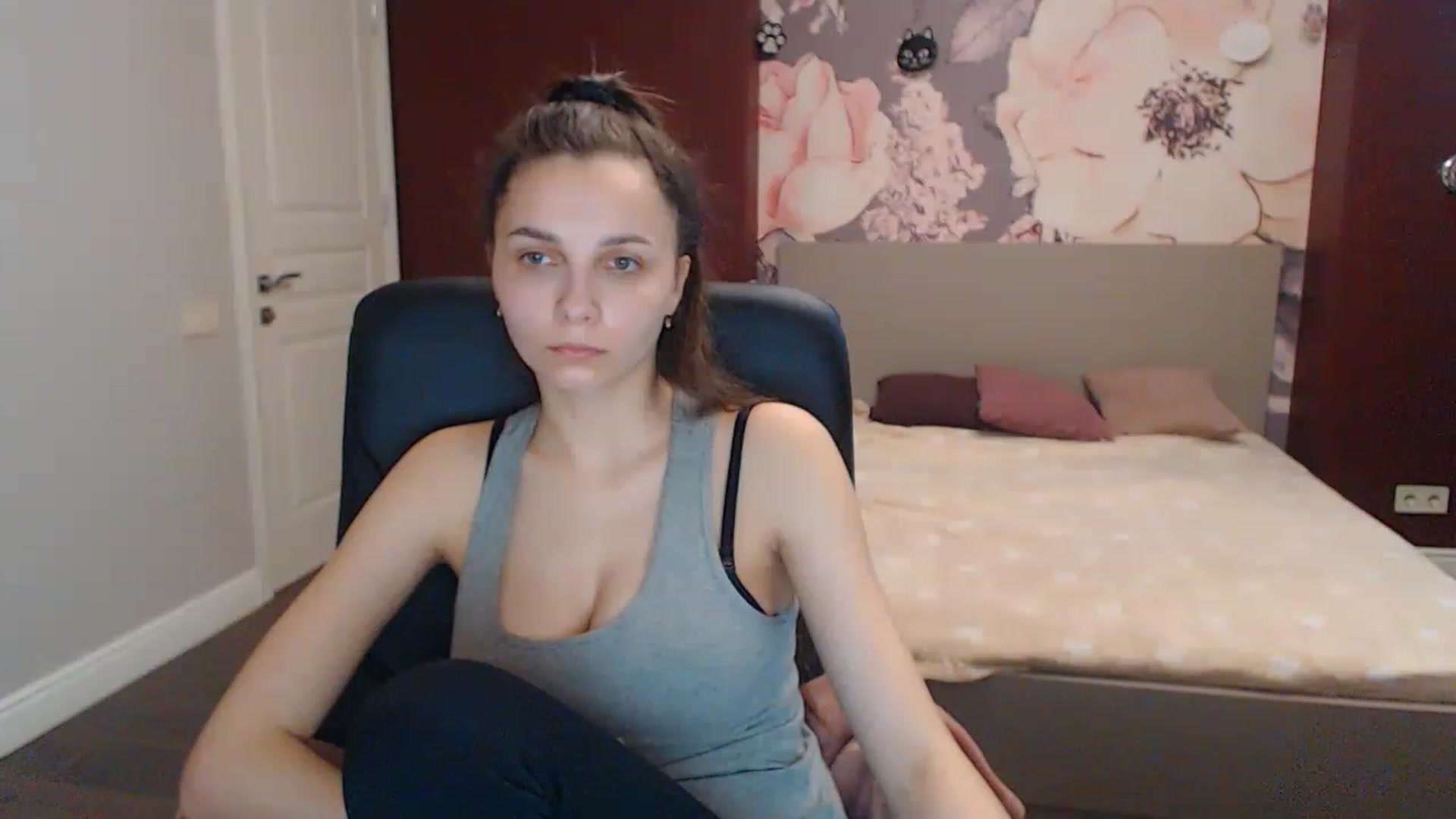Gallery image thumbnail from Karina_Mils's myfreecams stream on, 04/12/2023, 08:45 image 15 of 20