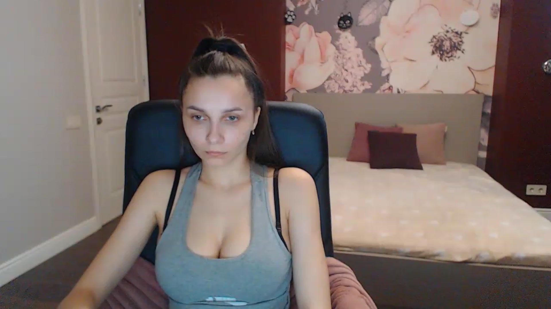 Gallery image thumbnail from Karina_Mils's myfreecams stream on, 04/12/2023, 11:00 image 4 of 20
