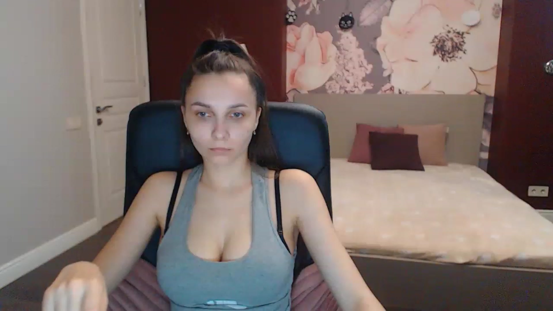 Gallery image thumbnail from Karina_Mils's myfreecams stream on, 04/12/2023, 11:00 image 5 of 20