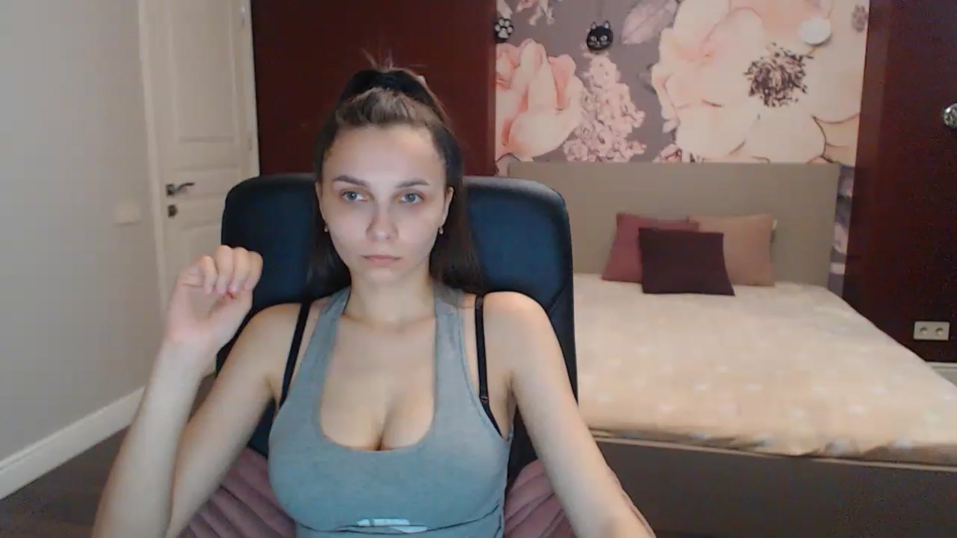 Gallery image thumbnail from Karina_Mils's myfreecams stream on, 04/12/2023, 11:00 image 12 of 20