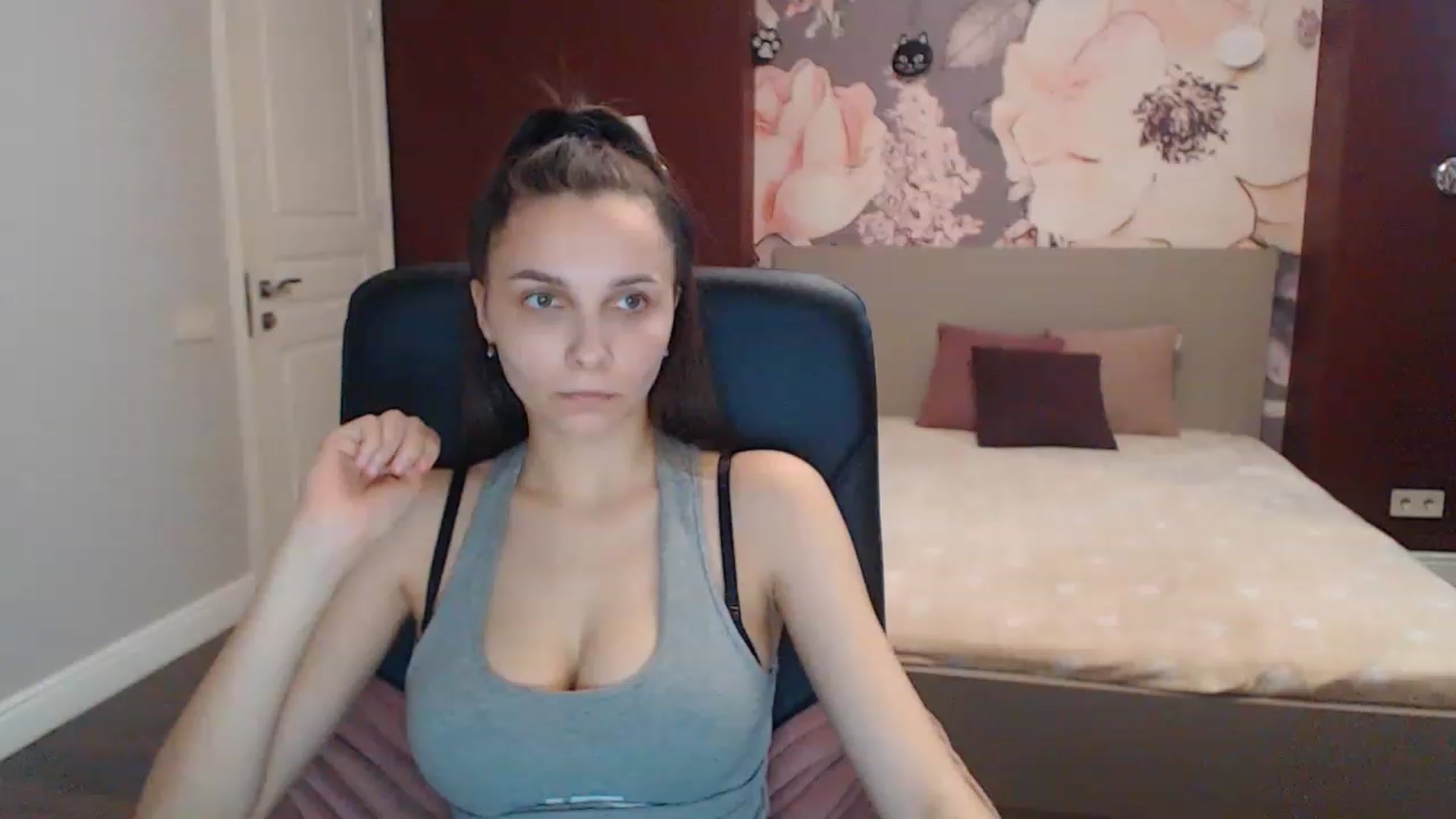 Gallery image thumbnail from Karina_Mils's myfreecams stream on, 04/12/2023, 11:00 image 20 of 20