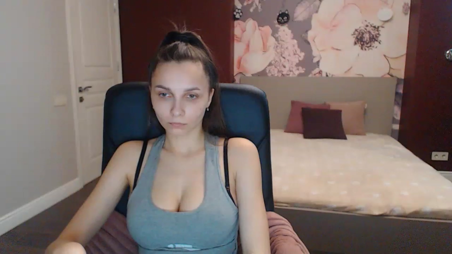 Gallery image thumbnail from Karina_Mils's myfreecams stream on, 04/12/2023, 11:00 image 10 of 20