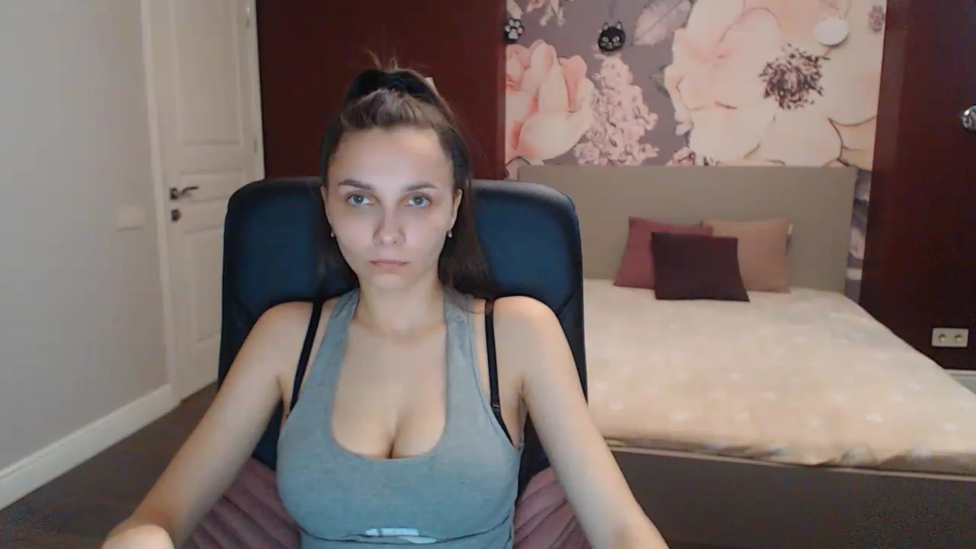 Gallery image thumbnail from Karina_Mils's myfreecams stream on, 04/12/2023, 11:00 image 6 of 20