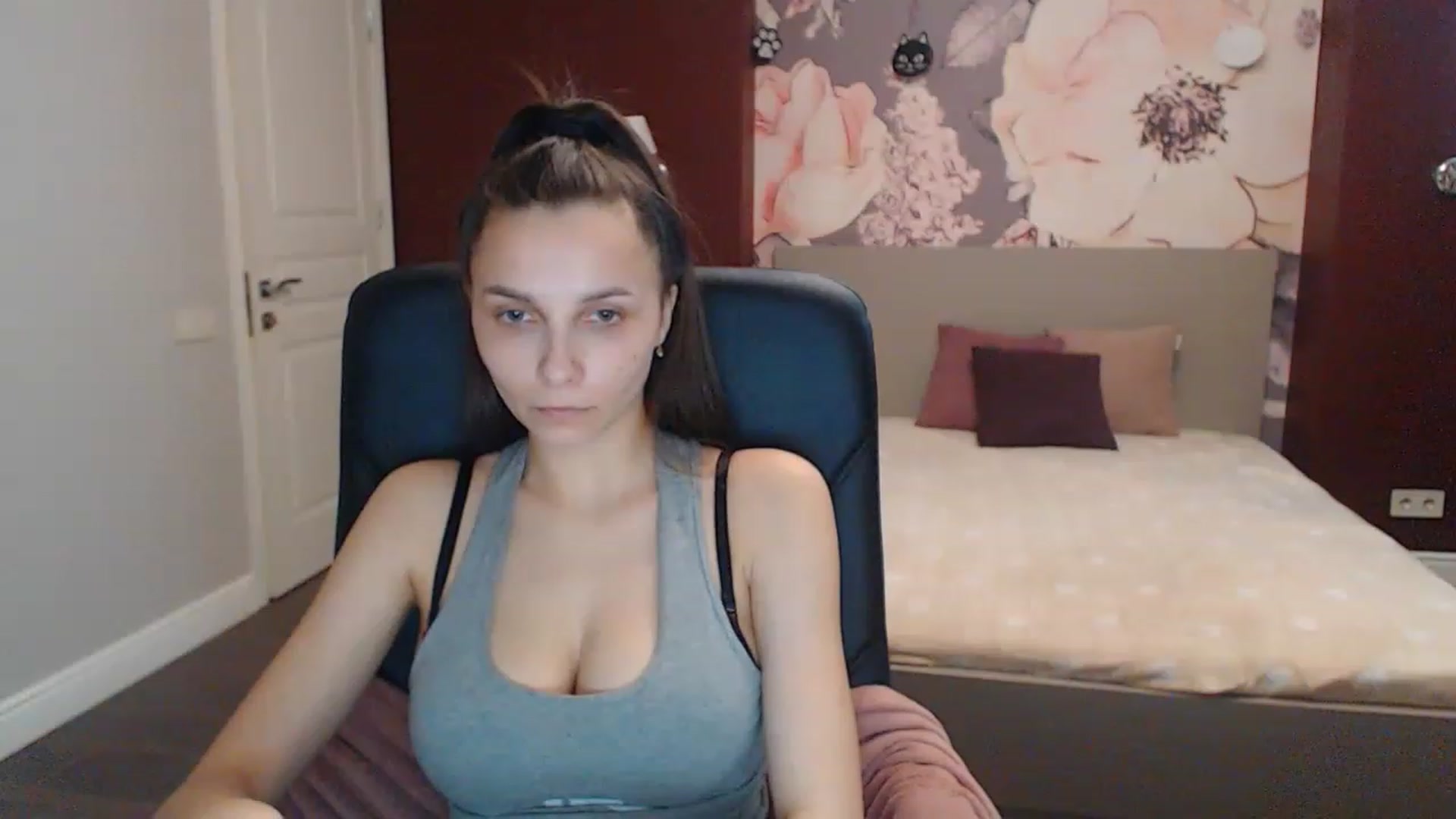 Gallery image thumbnail from Karina_Mils's myfreecams stream on, 04/12/2023, 11:00 image 17 of 20