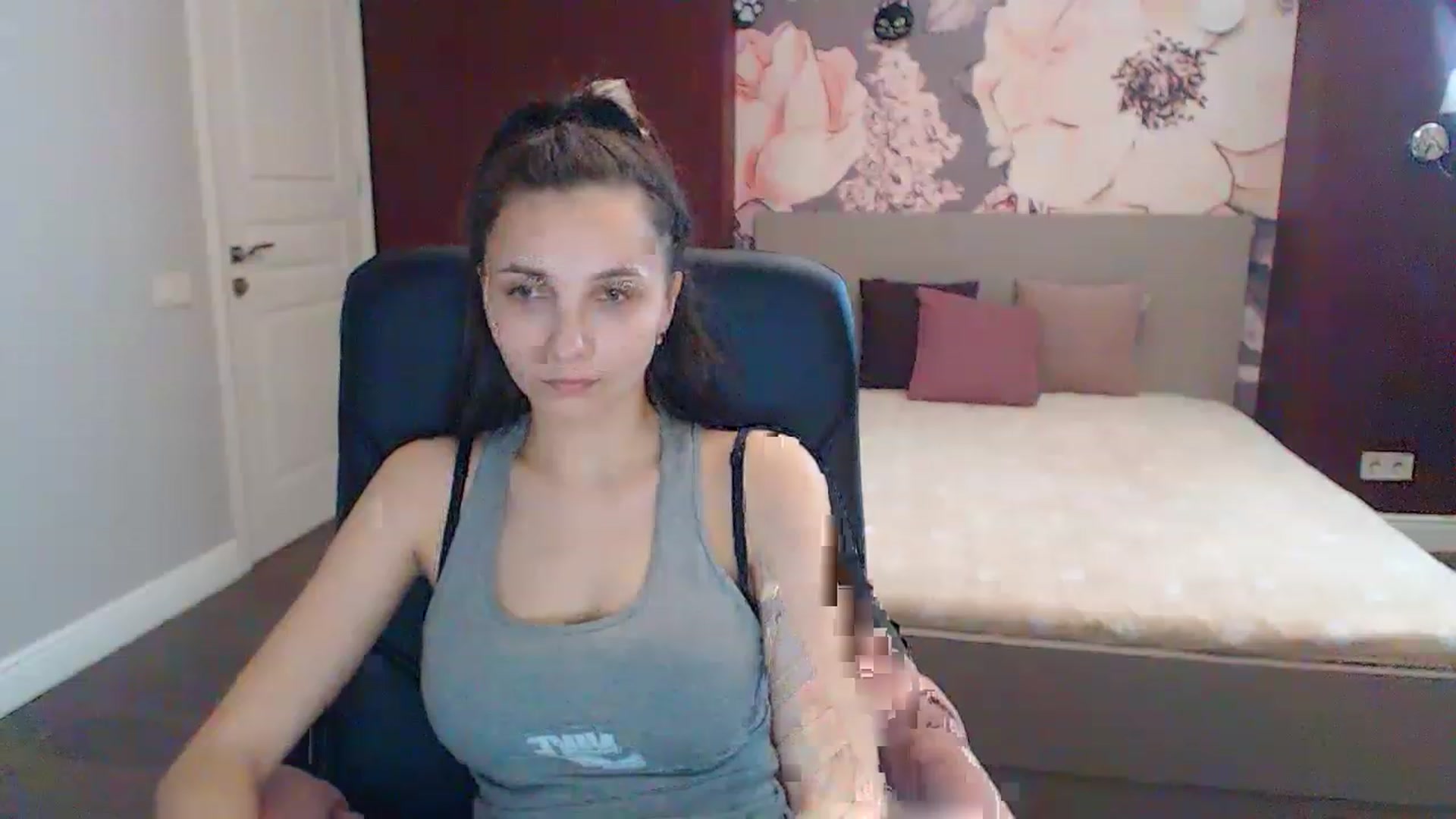 Gallery image thumbnail from Karina_Mils's myfreecams stream on, 04/14/2023, 12:10 image 2 of 20