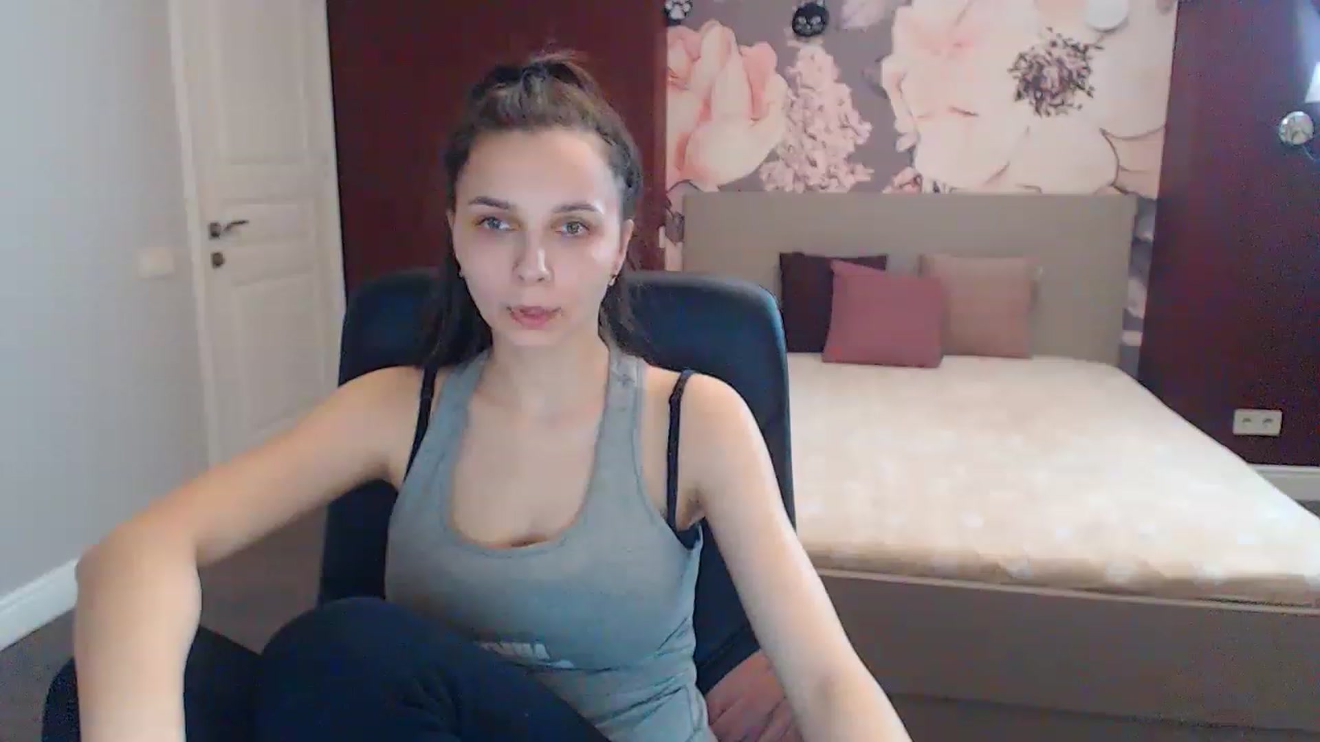 Gallery image thumbnail from Karina_Mils's myfreecams stream on, 04/14/2023, 12:10 image 14 of 20