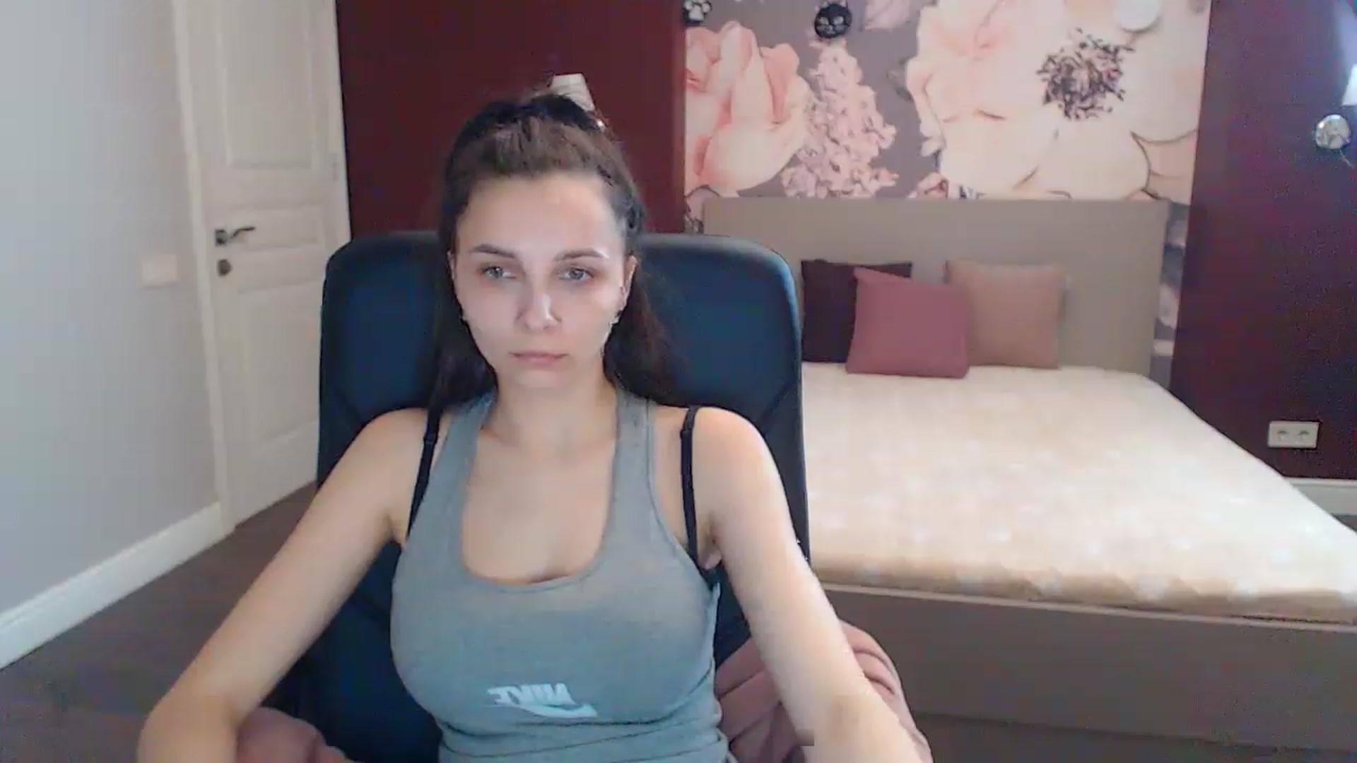 Gallery image thumbnail from Karina_Mils's myfreecams stream on, 04/14/2023, 12:10 image 4 of 20