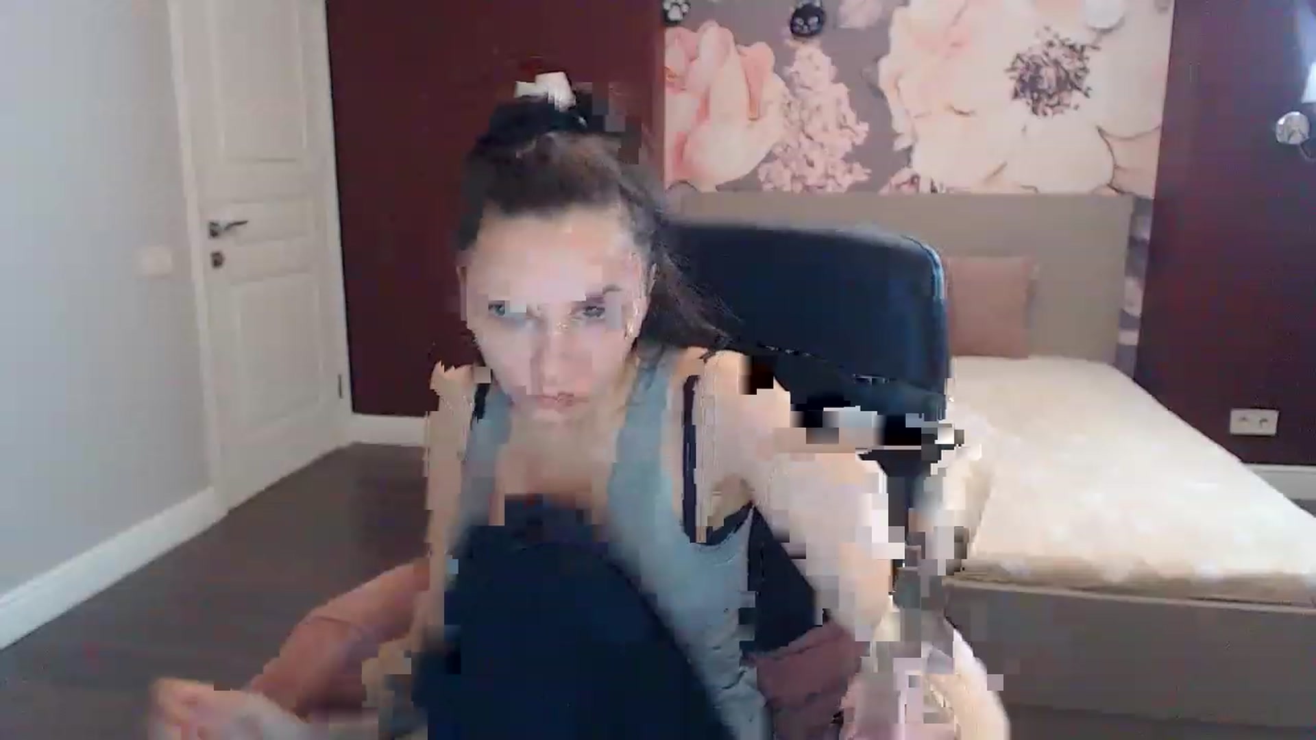 Gallery image thumbnail from Karina_Mils's myfreecams stream on, 04/14/2023, 12:10 image 5 of 20