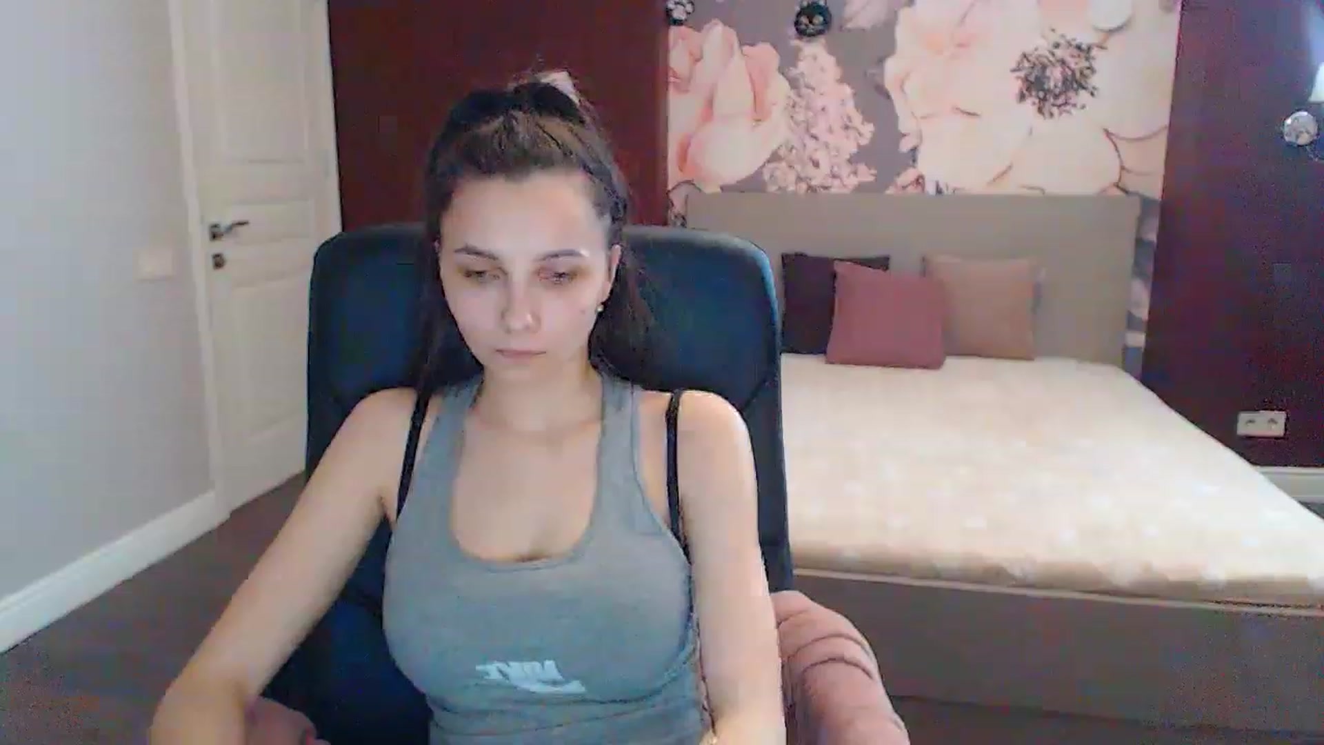 Gallery image thumbnail from Karina_Mils's myfreecams stream on, 04/14/2023, 12:10 image 1 of 20