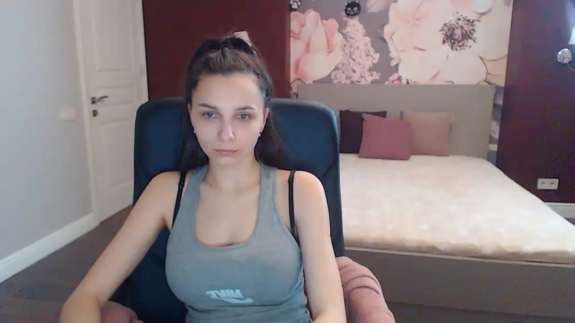 Gallery image thumbnail from Karina_Mils's myfreecams stream on, 04/14/2023, 12:10 image 3 of 20