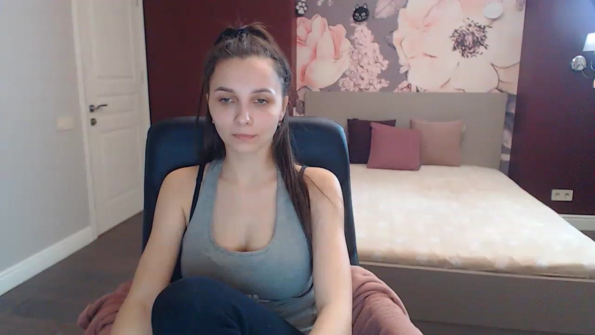 Gallery image thumbnail from Karina_Mils's myfreecams stream on, 04/14/2023, 13:17 image 8 of 20
