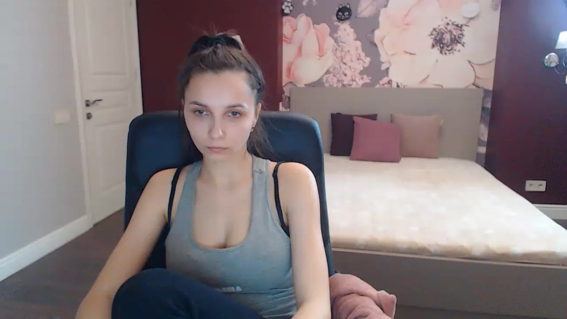 Gallery image thumbnail from Karina_Mils's myfreecams stream on, 04/14/2023, 13:17 image 1 of 20