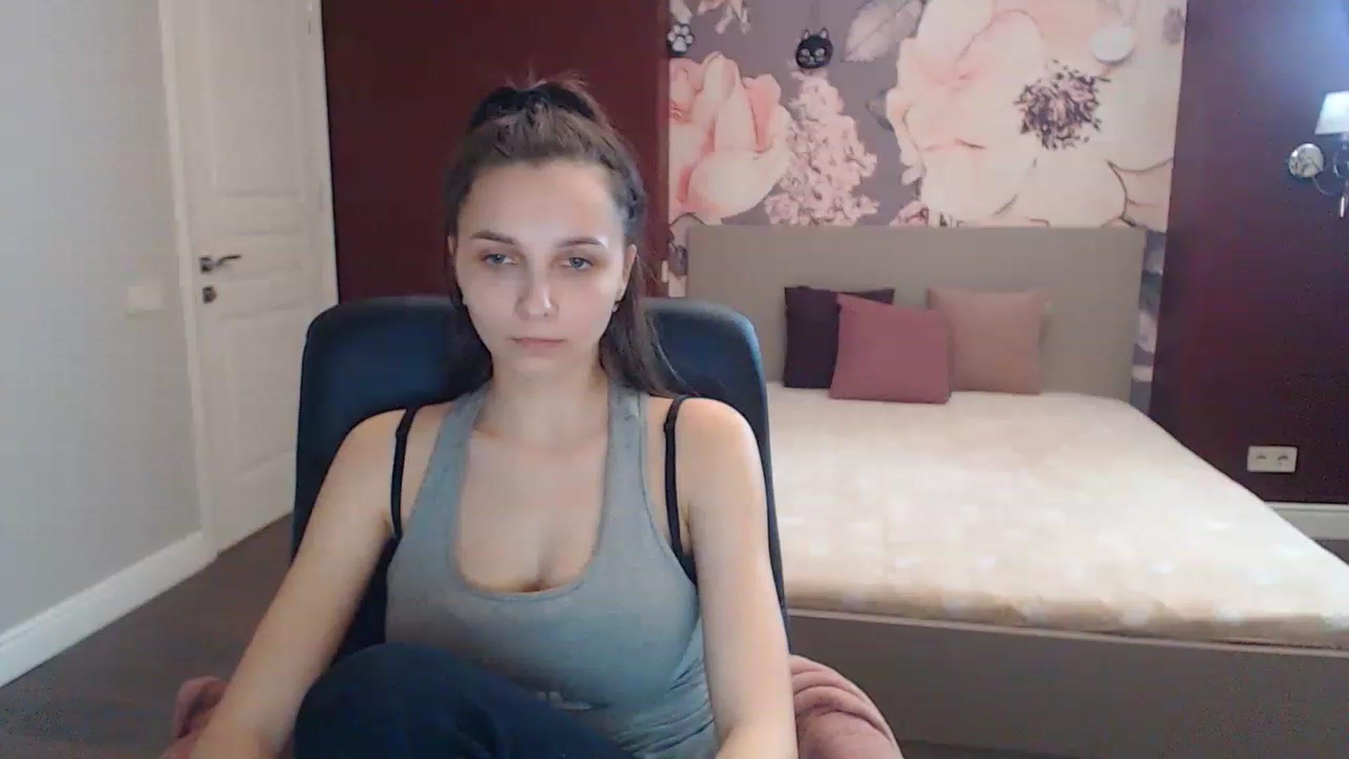Gallery image thumbnail from Karina_Mils's myfreecams stream on, 04/14/2023, 13:17 image 16 of 20