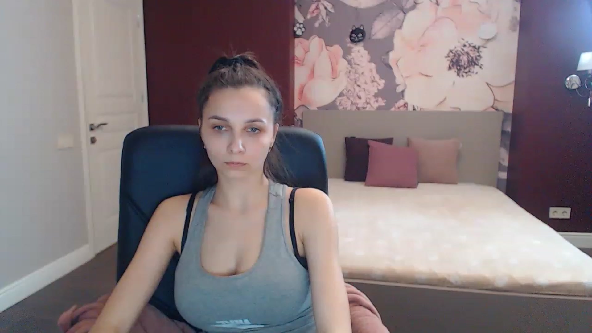 Gallery image thumbnail from Karina_Mils's myfreecams stream on, 04/14/2023, 13:17 image 14 of 20