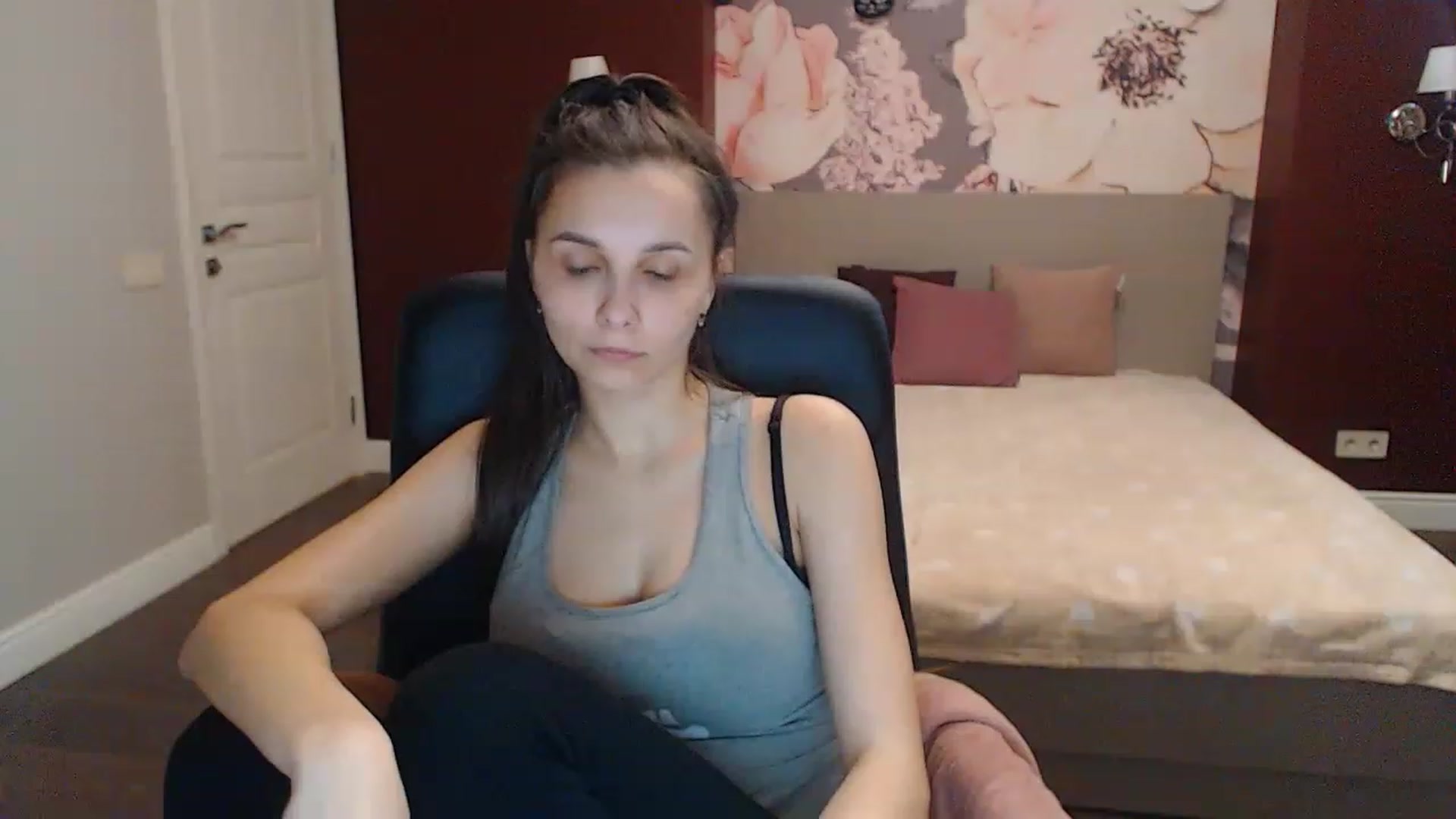 Gallery image thumbnail from Karina_Mils's myfreecams stream on, 04/14/2023, 15:56 image 1 of 20