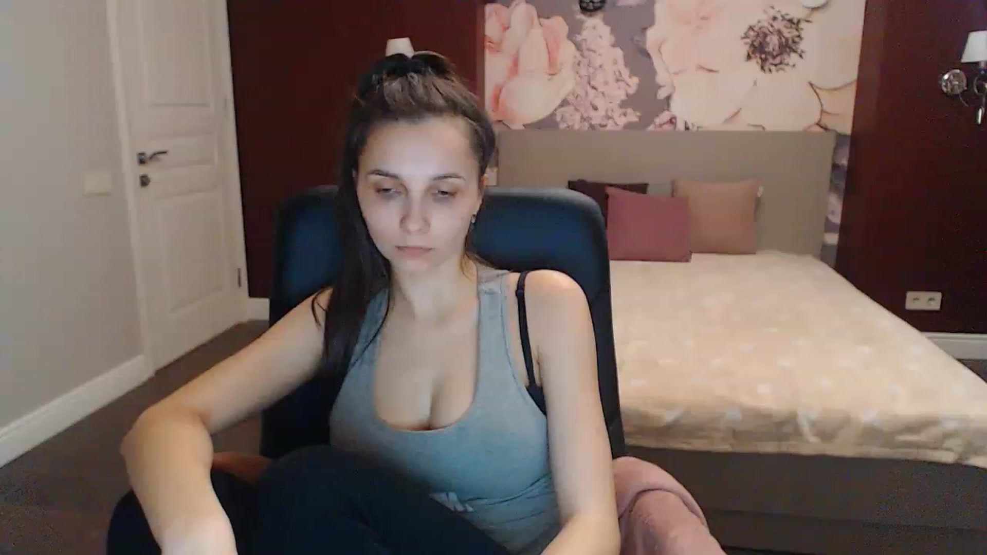 Gallery image thumbnail from Karina_Mils's myfreecams stream on, 04/14/2023, 15:56 image 4 of 20