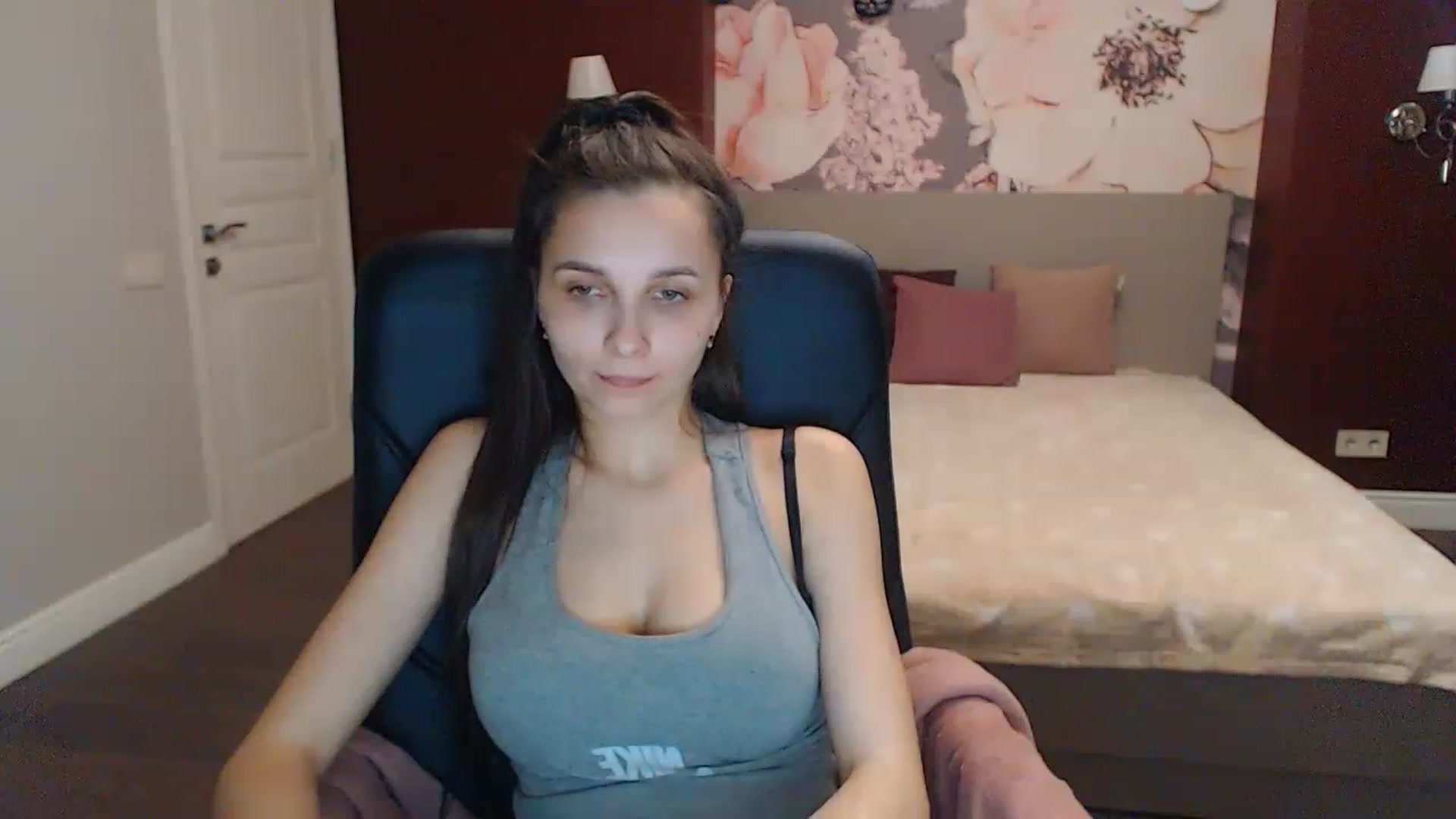 Gallery image thumbnail from Karina_Mils's myfreecams stream on, 04/14/2023, 15:56 image 9 of 20