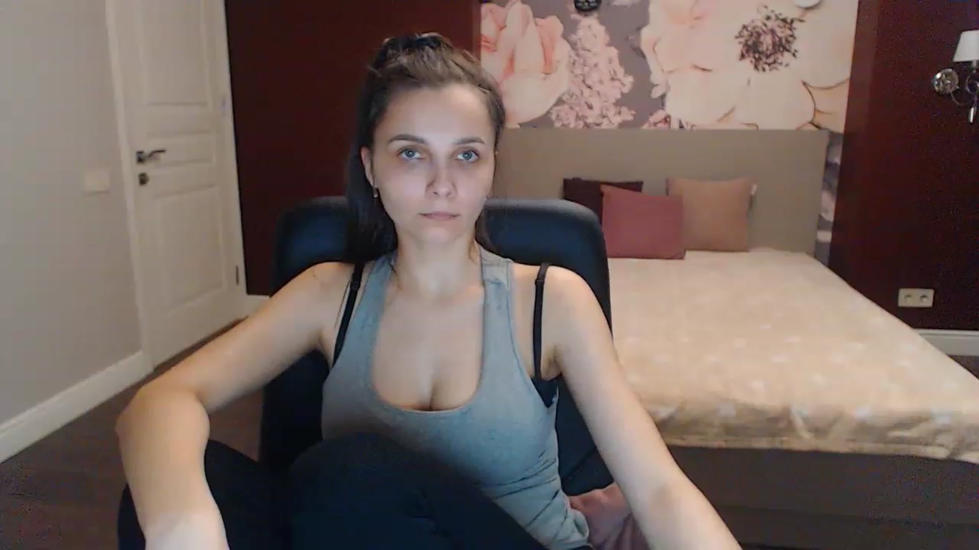 Gallery image thumbnail from Karina_Mils's myfreecams stream on, 04/14/2023, 15:56 image 12 of 20