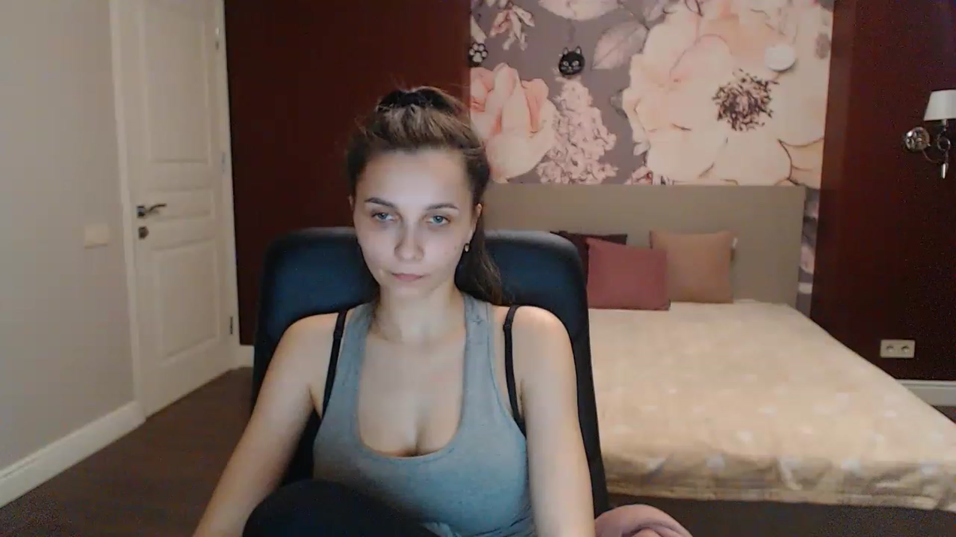Gallery image thumbnail from Karina_Mils's myfreecams stream on, 04/14/2023, 15:56 image 18 of 20