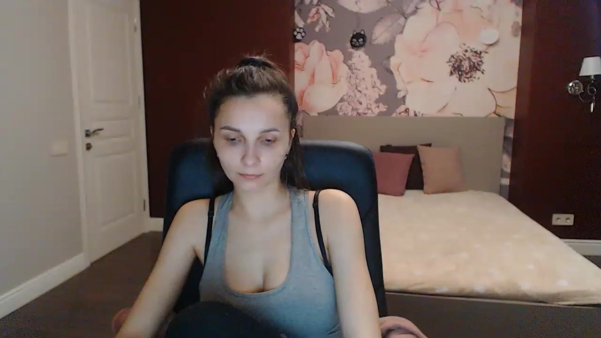 Gallery image thumbnail from Karina_Mils's myfreecams stream on, 04/15/2023, 13:58 image 17 of 20