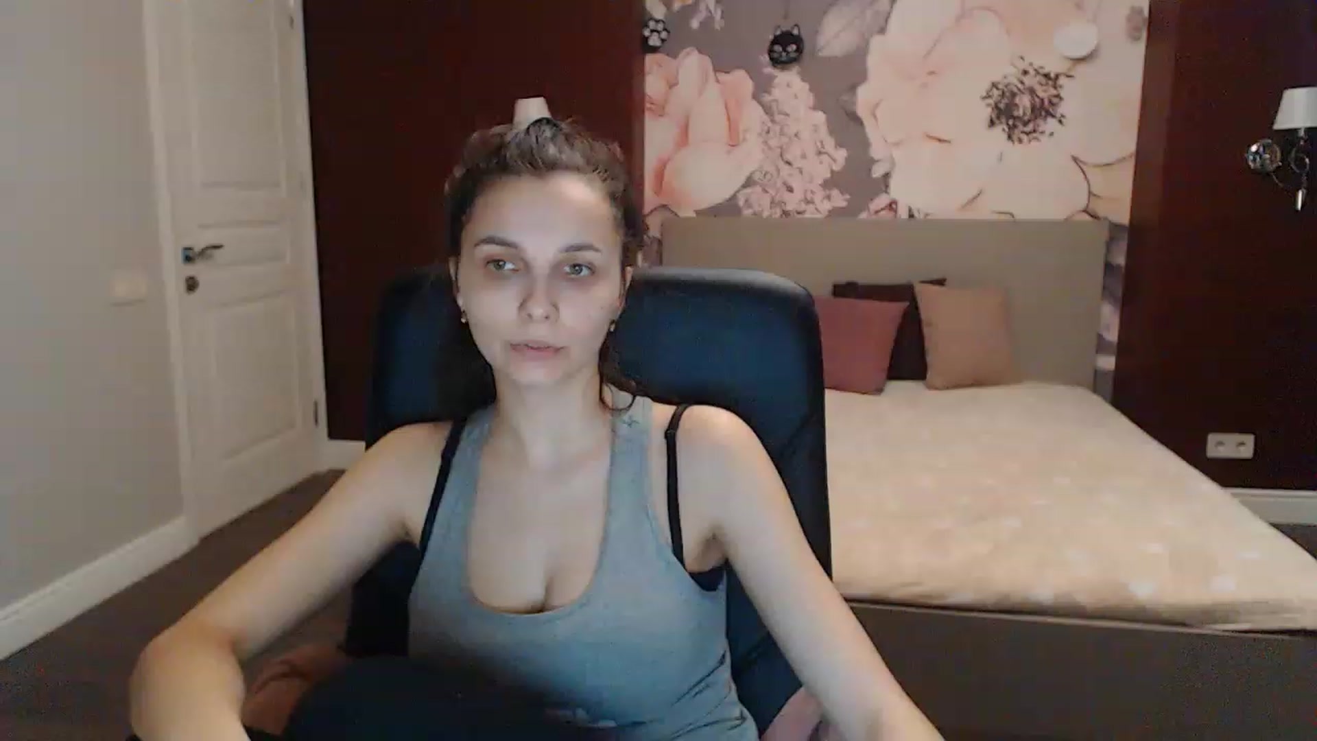 Gallery image thumbnail from Karina_Mils's myfreecams stream on, 04/15/2023, 14:43 image 18 of 20