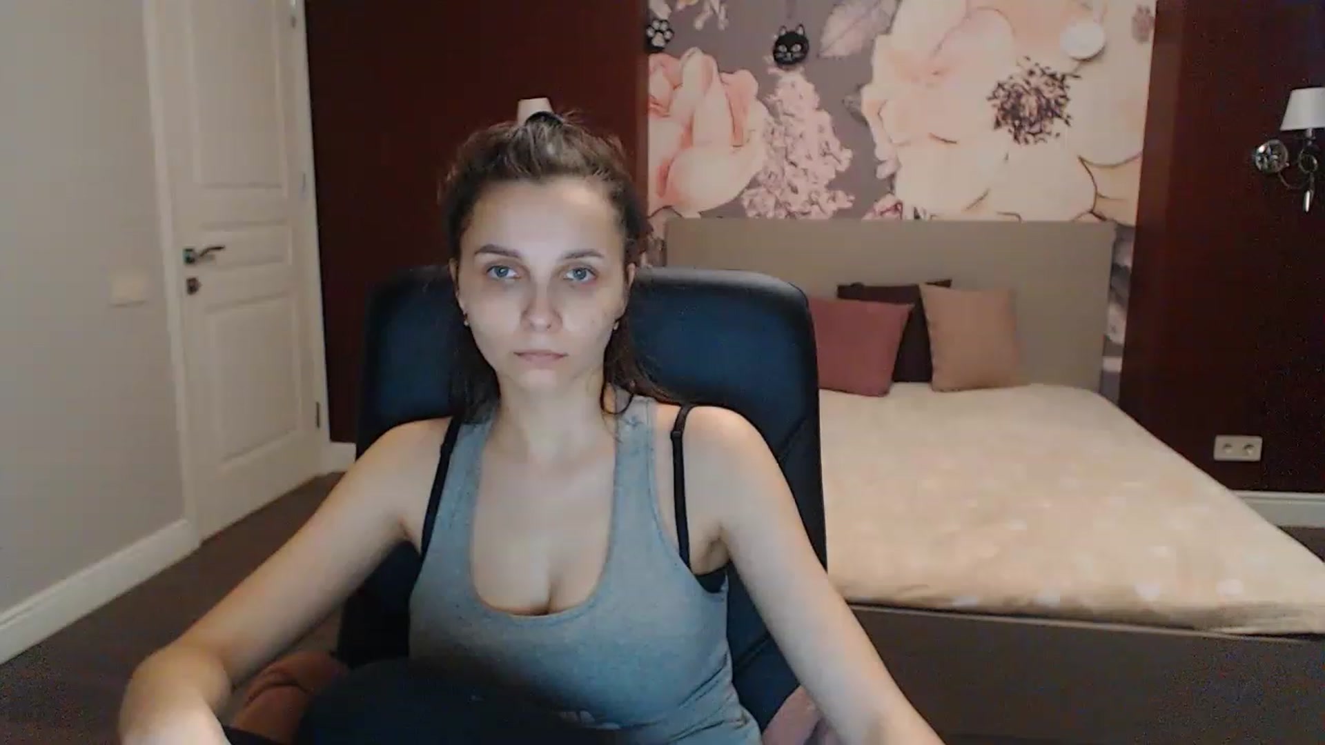 Gallery image thumbnail from Karina_Mils's myfreecams stream on, 04/15/2023, 14:43 image 15 of 20