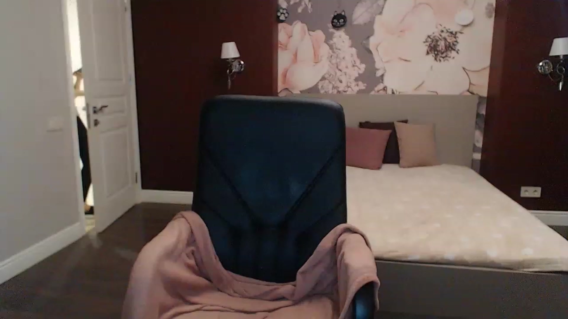 Gallery image thumbnail from Karina_Mils's myfreecams stream on, 04/15/2023, 14:43 image 2 of 20
