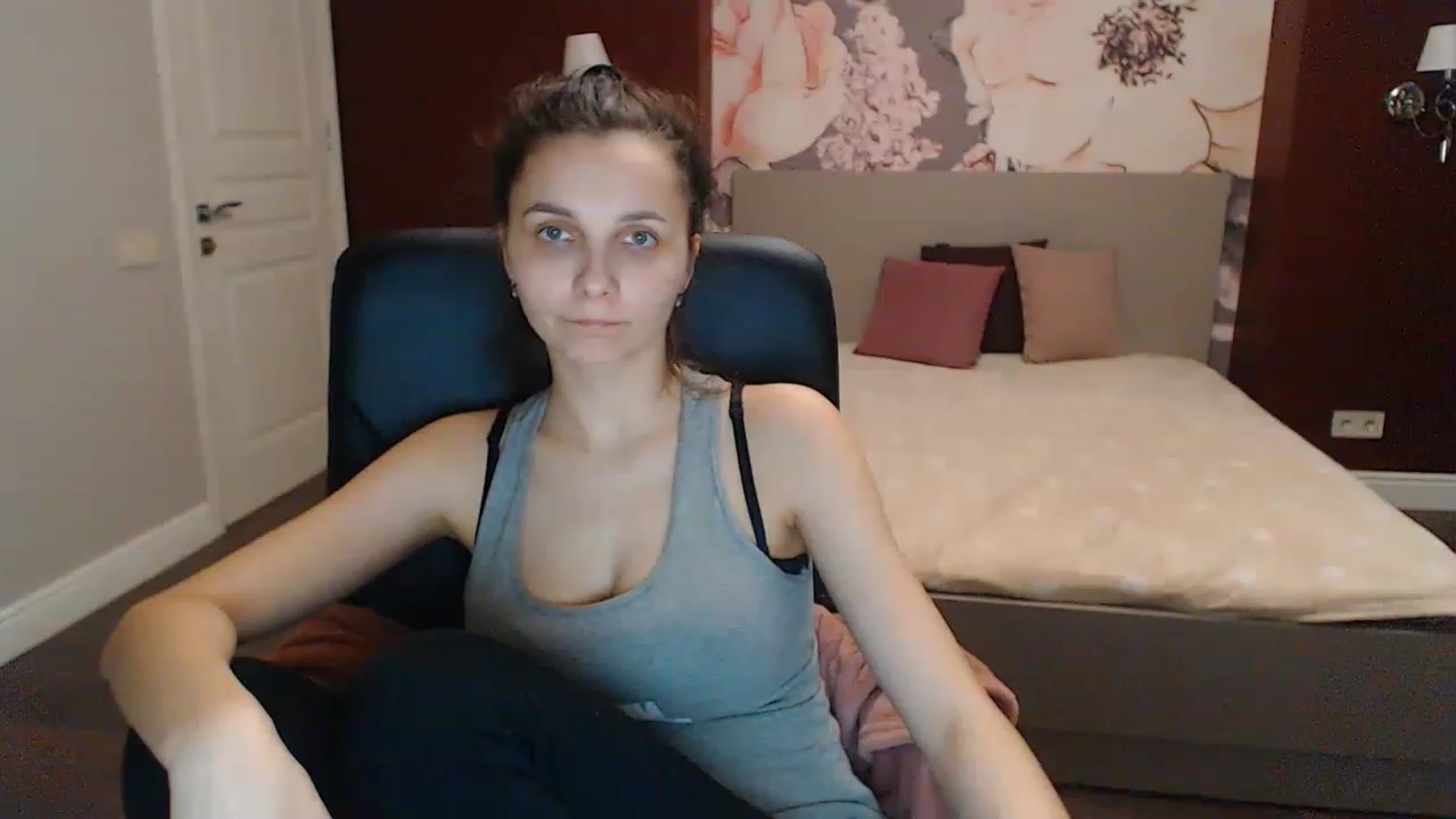 Gallery image thumbnail from Karina_Mils's myfreecams stream on, 04/15/2023, 15:23 image 9 of 20