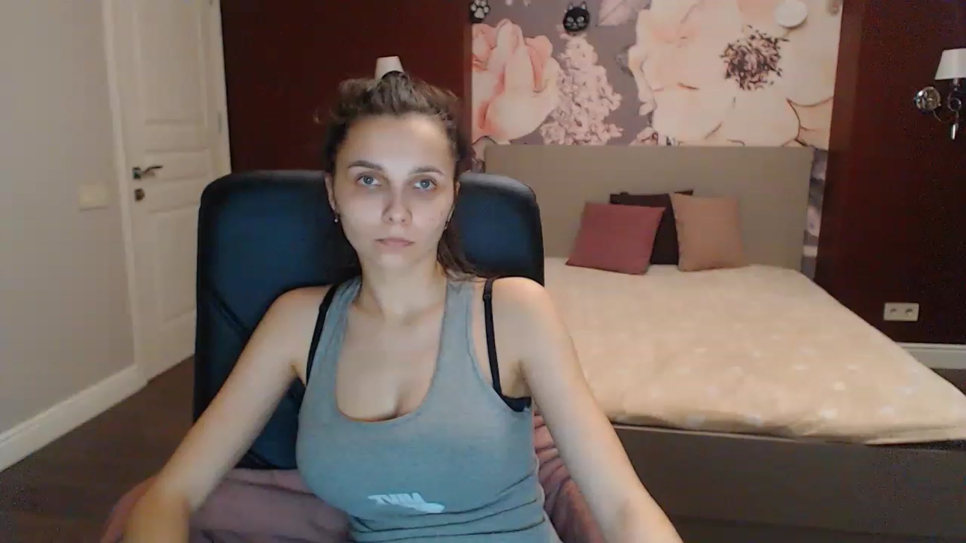 Gallery image thumbnail from Karina_Mils's myfreecams stream on, 04/15/2023, 16:04 image 13 of 20