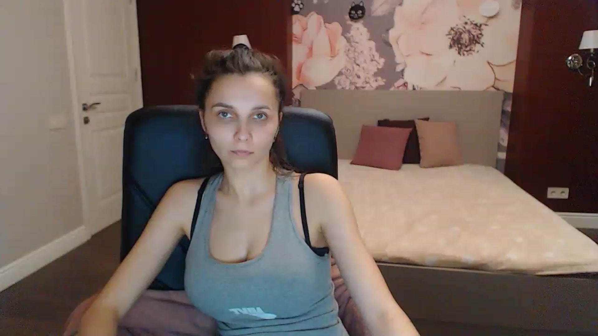 Gallery image thumbnail from Karina_Mils's myfreecams stream on, 04/15/2023, 16:04 image 14 of 20