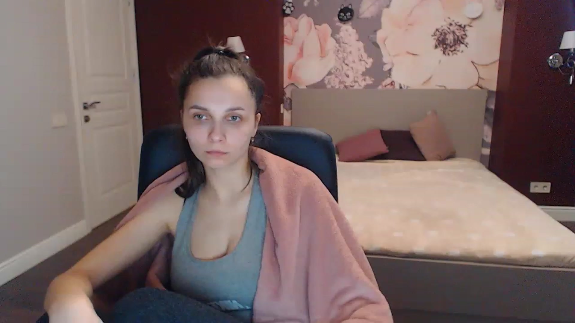 Gallery image thumbnail from Karina_Mils's myfreecams stream on, 04/19/2023, 06:53 image 6 of 20