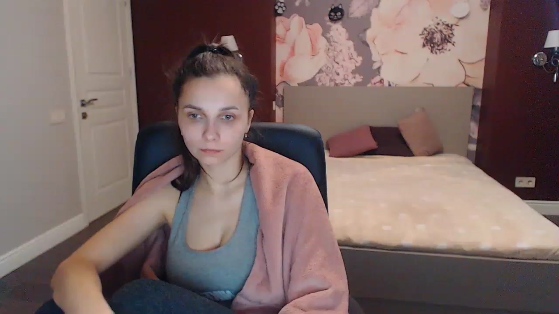 Gallery image thumbnail from Karina_Mils's myfreecams stream on, 04/19/2023, 06:53 image 1 of 20