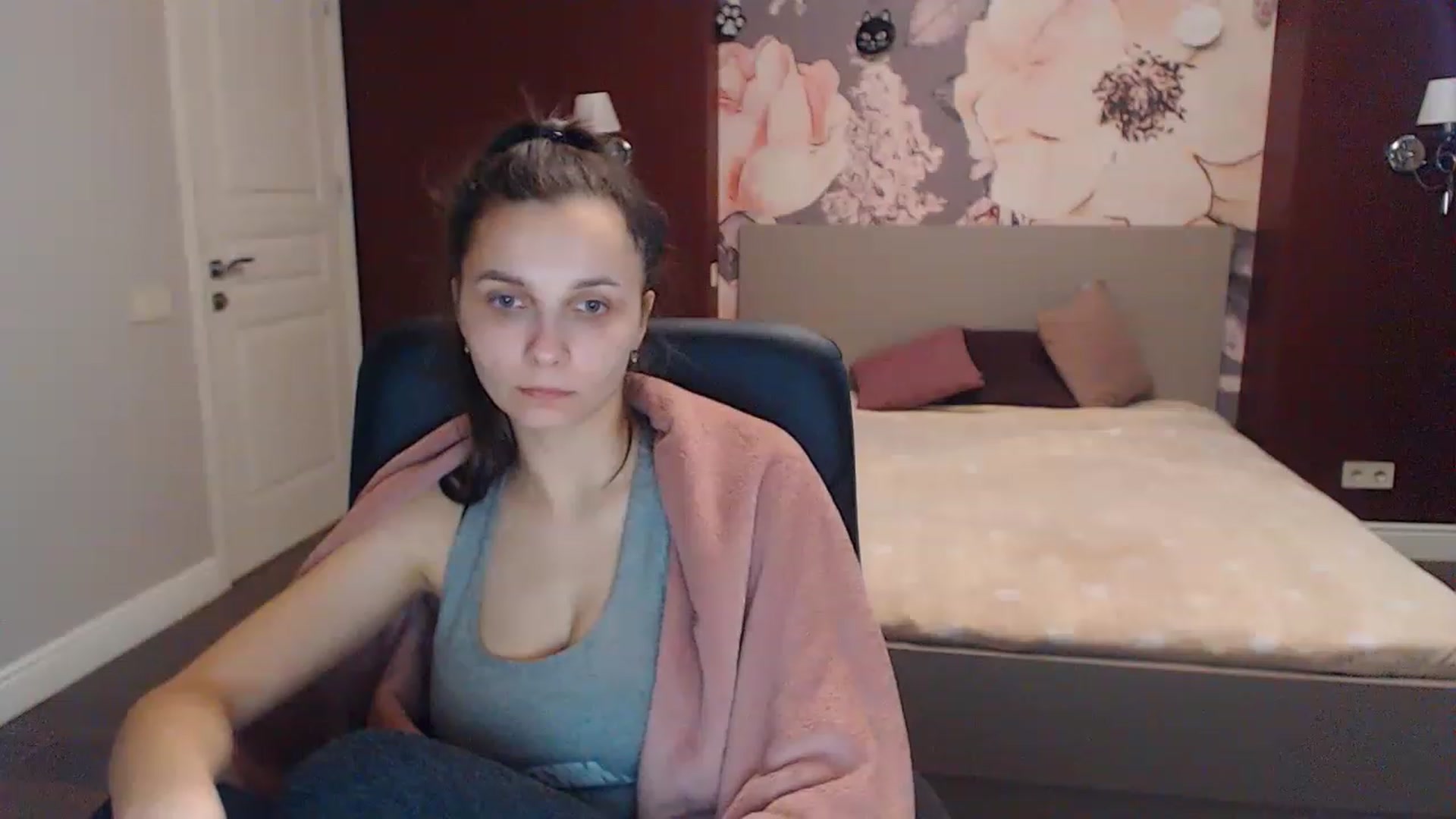 Gallery image thumbnail from Karina_Mils's myfreecams stream on, 04/19/2023, 06:53 image 14 of 20