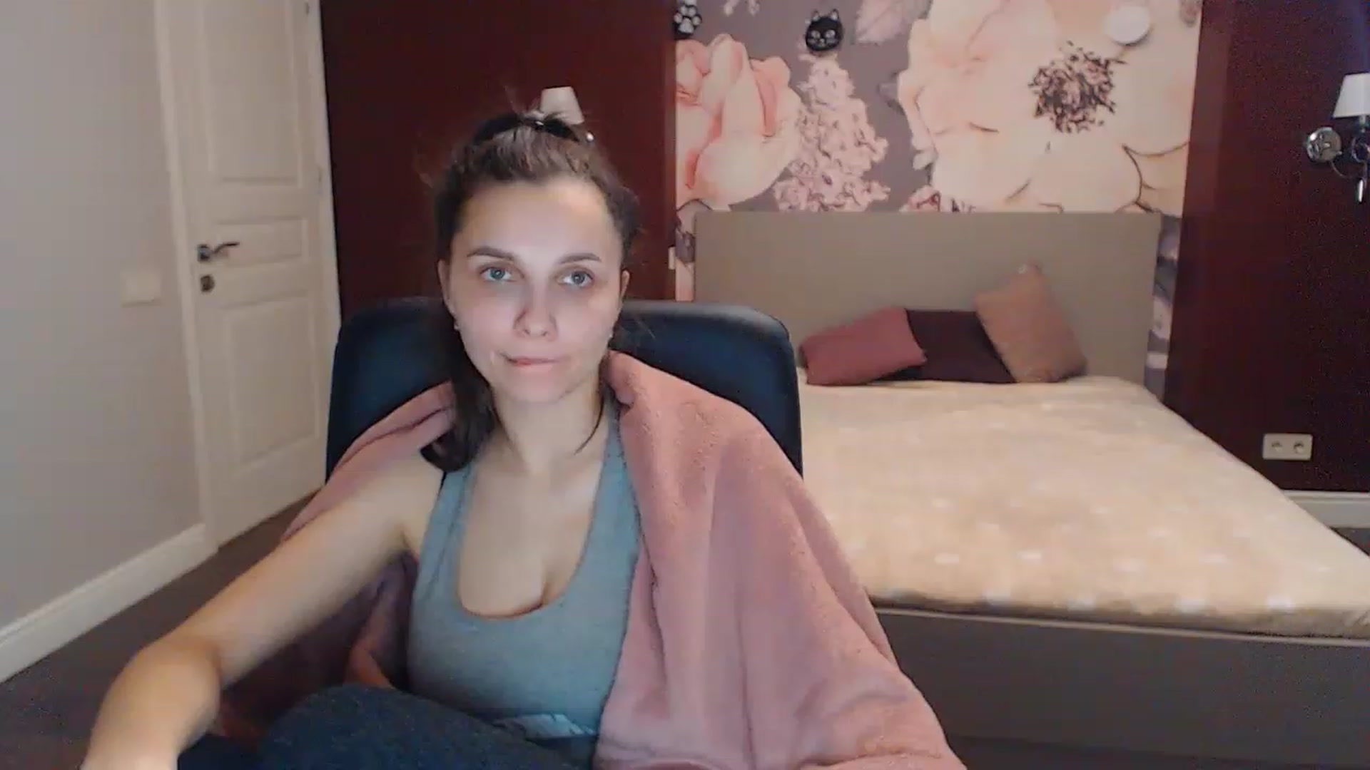 Gallery image thumbnail from Karina_Mils's myfreecams stream on, 04/19/2023, 06:53 image 2 of 20