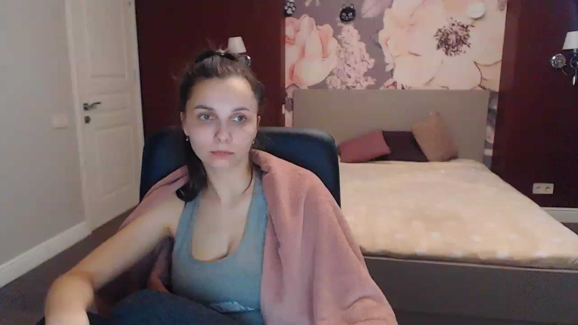 Gallery image thumbnail from Karina_Mils's myfreecams stream on, 04/19/2023, 06:53 image 17 of 20