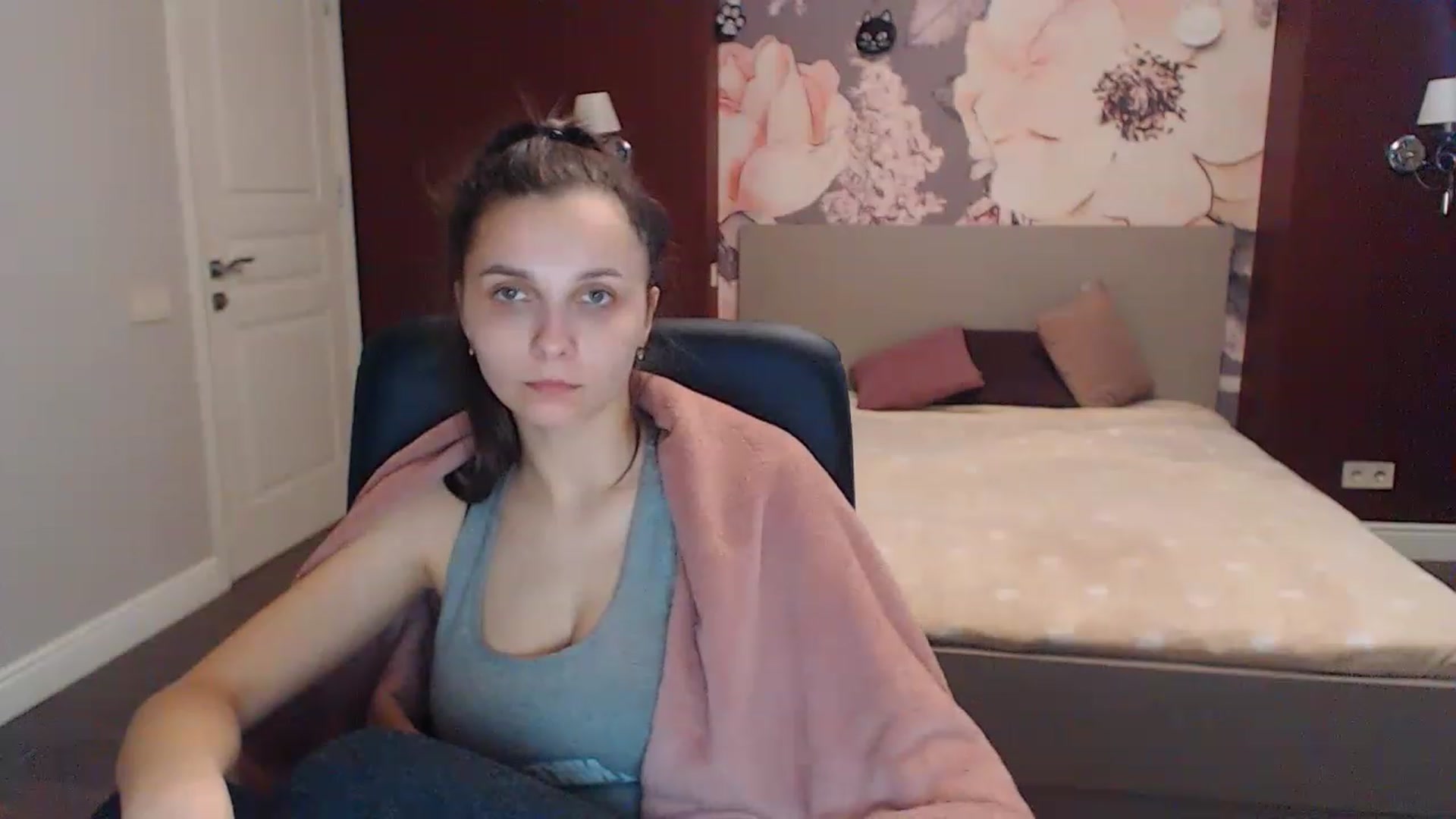 Gallery image thumbnail from Karina_Mils's myfreecams stream on, 04/19/2023, 06:53 image 4 of 20