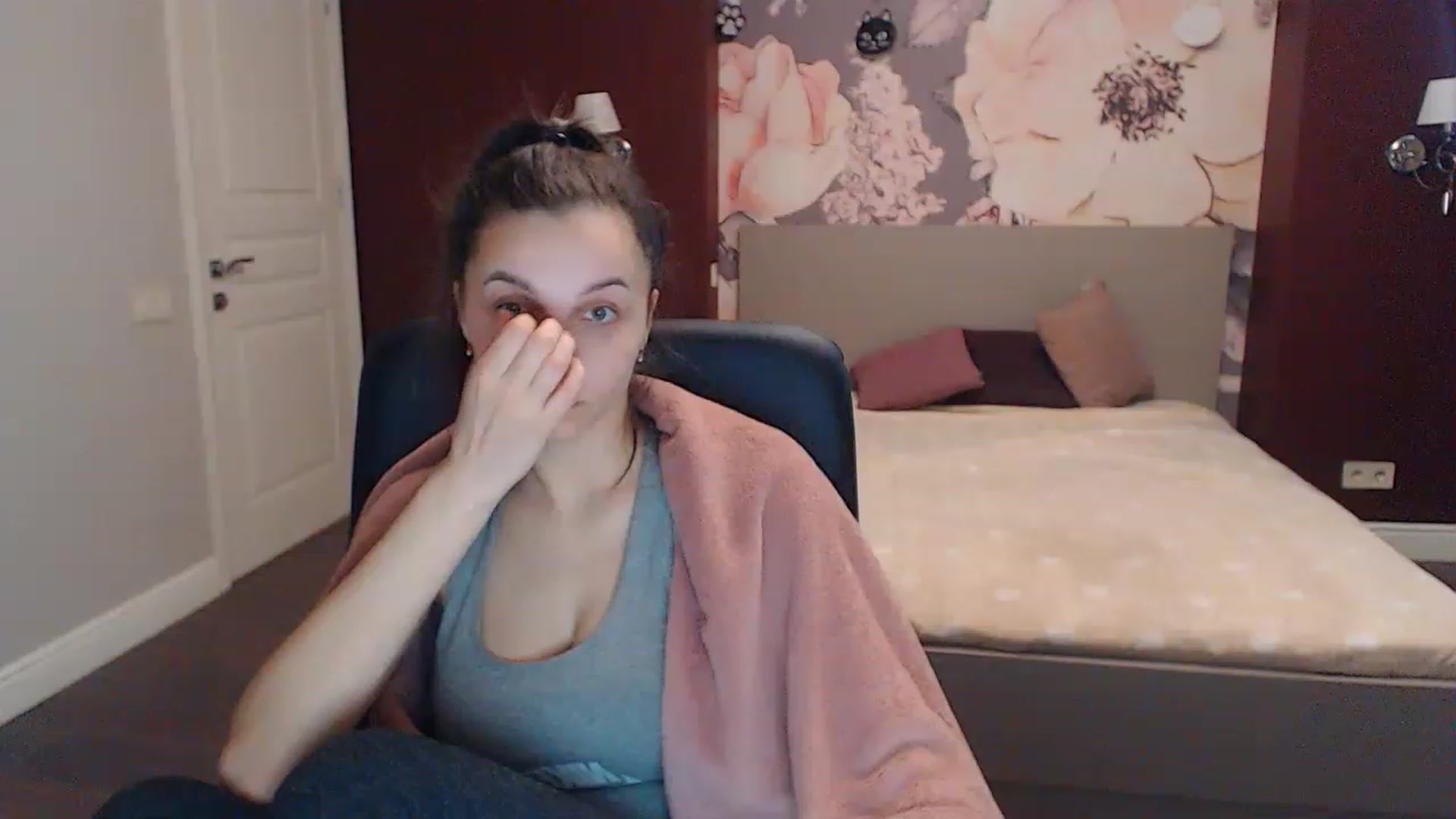 Gallery image thumbnail from Karina_Mils's myfreecams stream on, 04/19/2023, 06:53 image 16 of 20