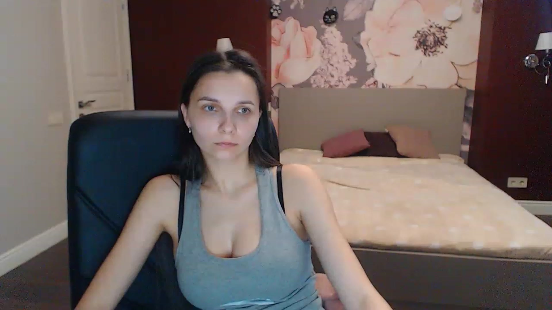 Gallery image thumbnail from Karina_Mils's myfreecams stream on, 04/19/2023, 11:00 image 12 of 20