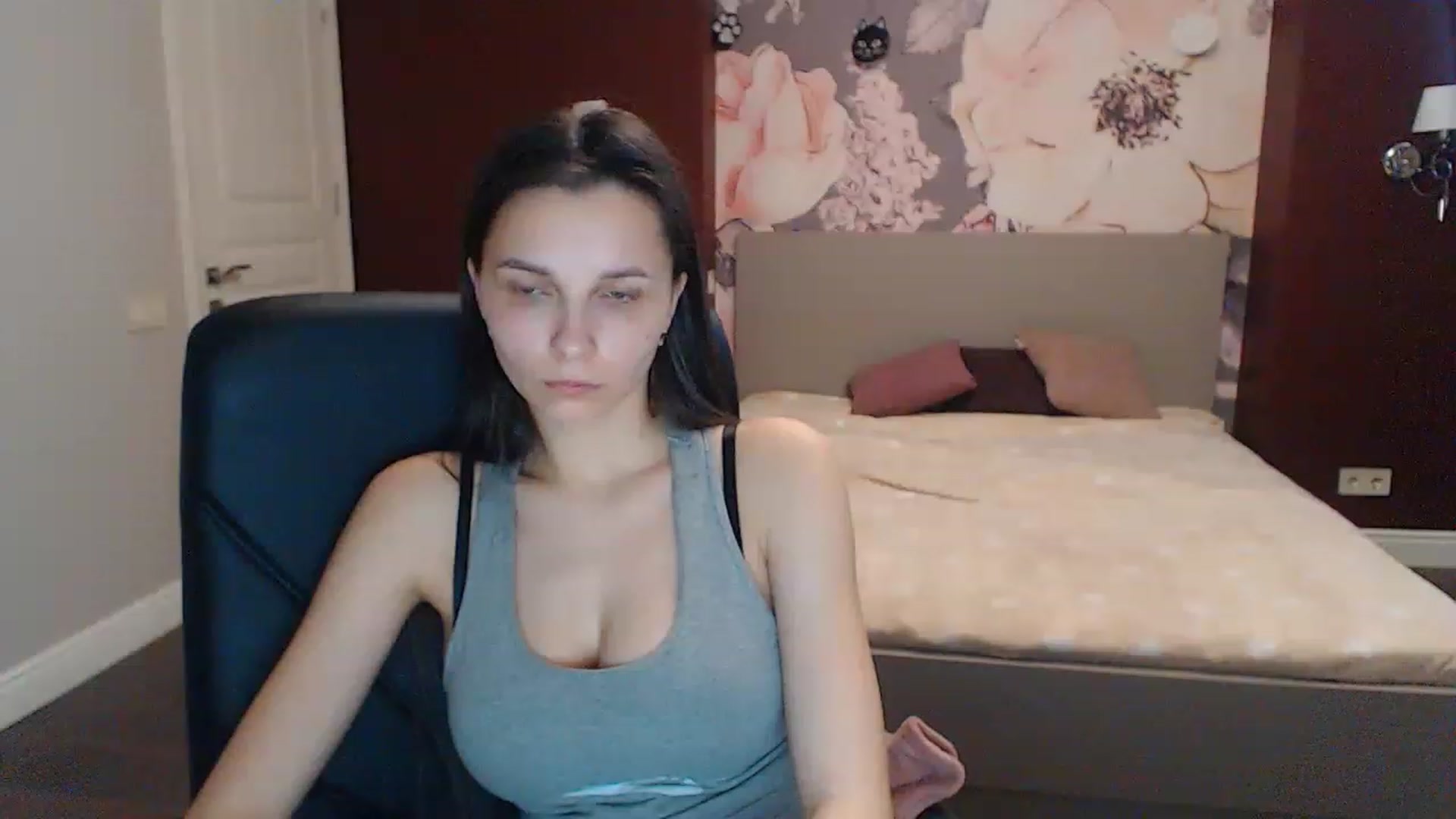 Gallery image thumbnail from Karina_Mils's myfreecams stream on, 04/19/2023, 11:00 image 11 of 20