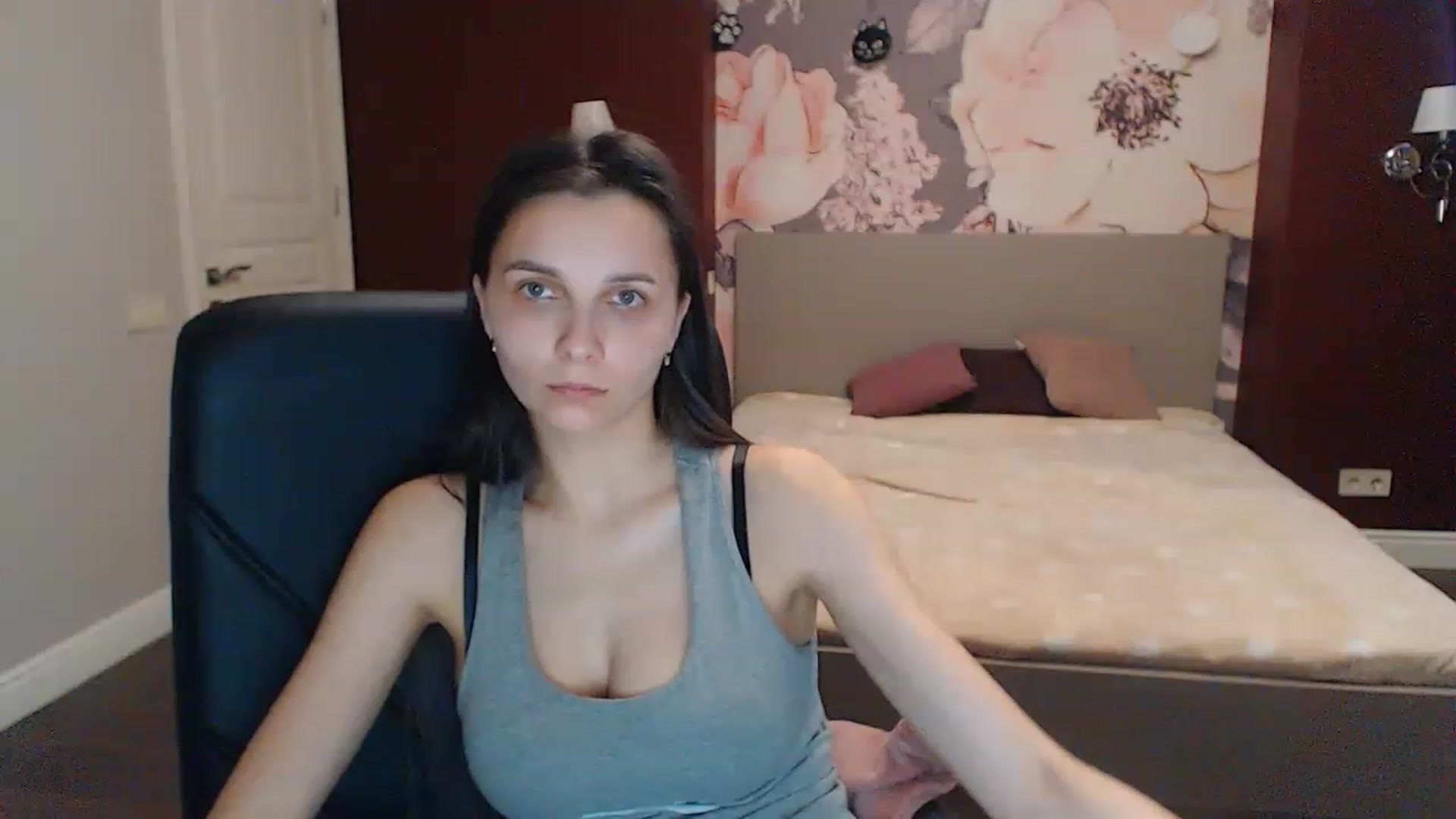 Gallery image thumbnail from Karina_Mils's myfreecams stream on, 04/19/2023, 11:00 image 13 of 20