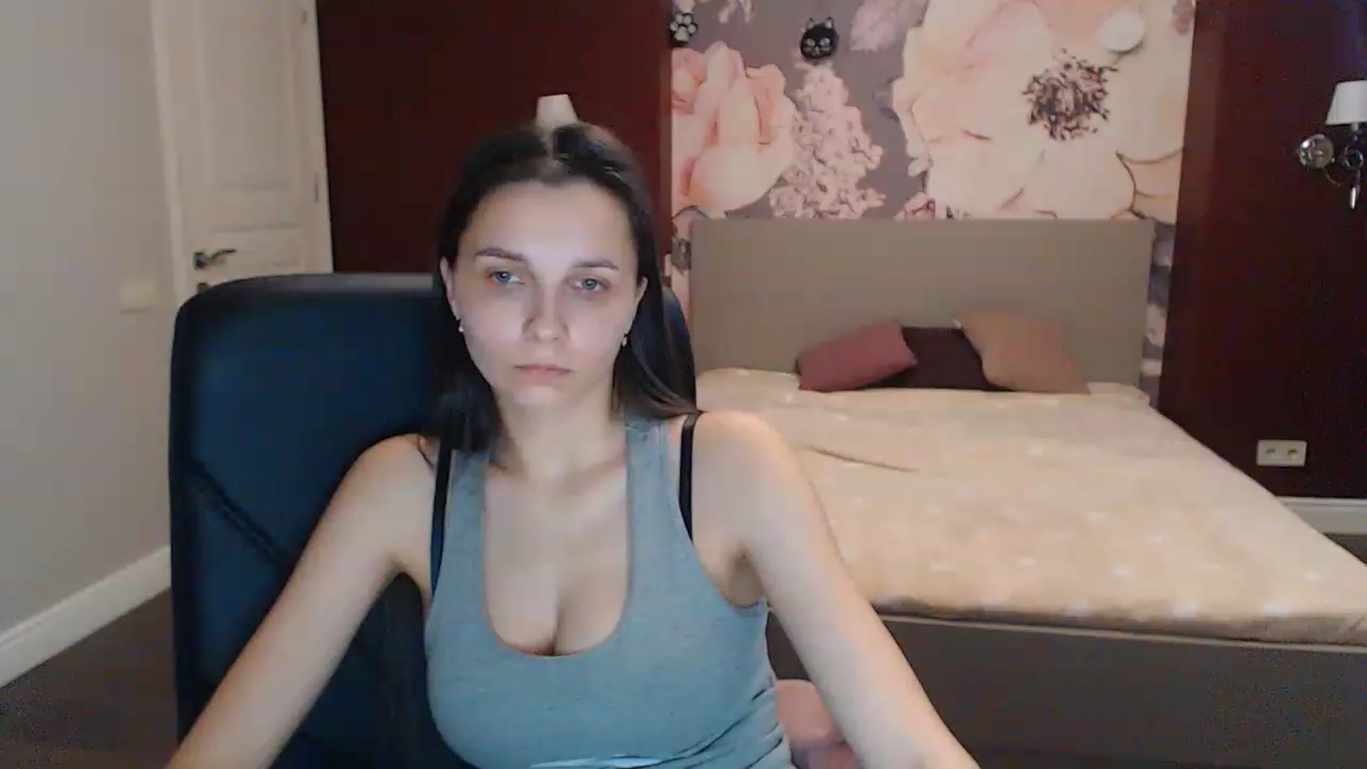 Gallery image thumbnail from Karina_Mils's myfreecams stream on, 04/19/2023, 11:00 image 14 of 20