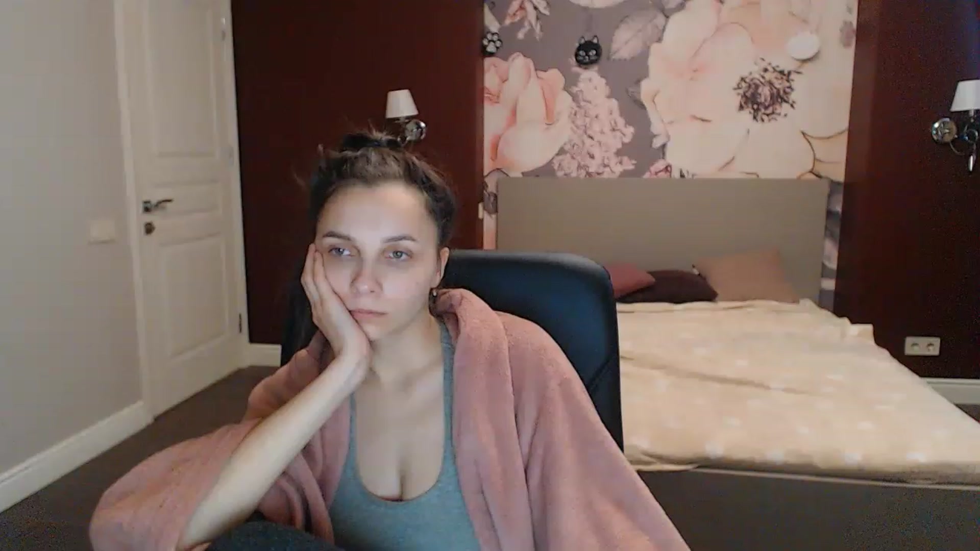 Gallery image thumbnail from Karina_Mils's myfreecams stream on, 04/20/2023, 10:59 image 16 of 20