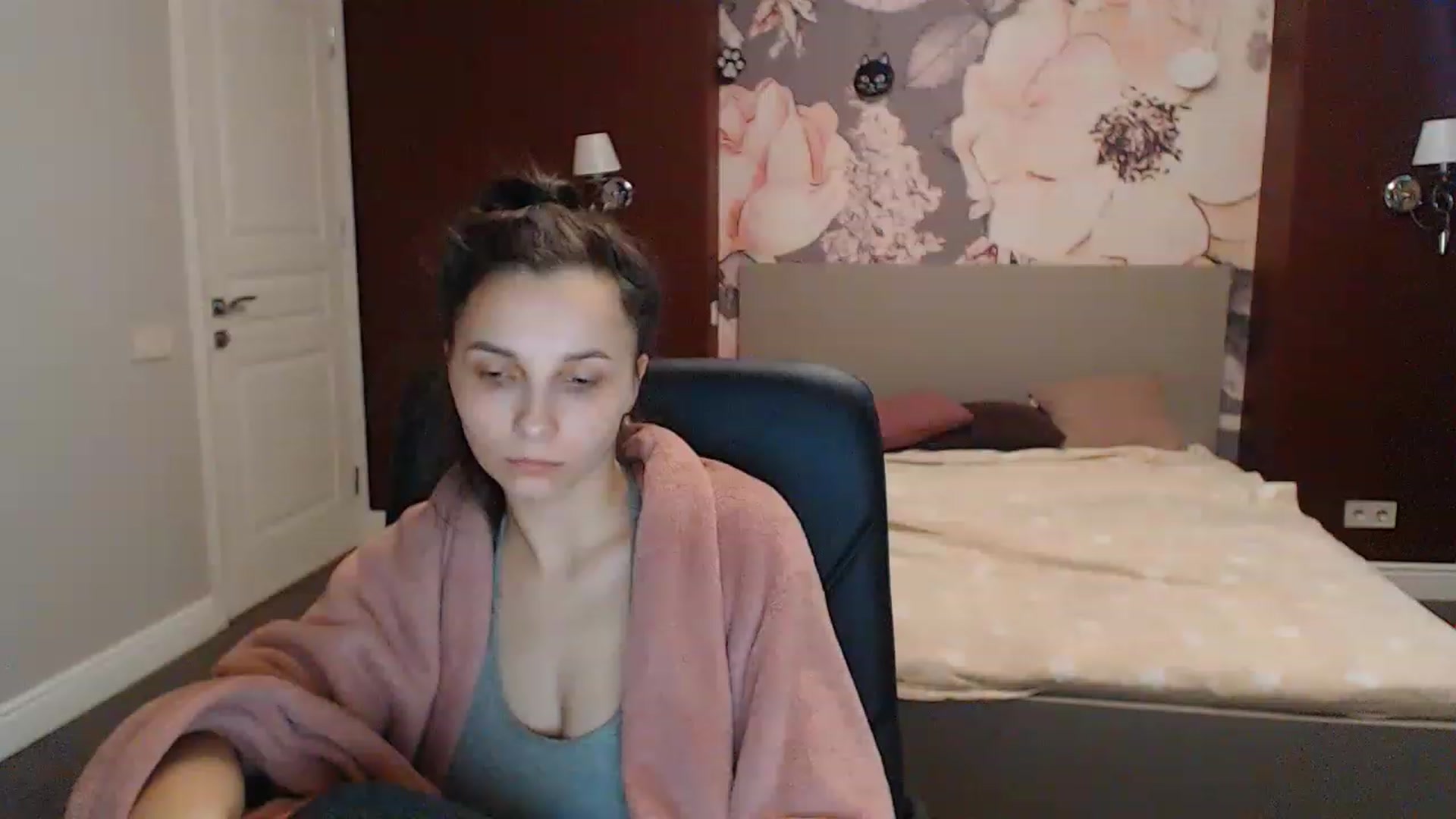 Gallery image thumbnail from Karina_Mils's myfreecams stream on, 04/20/2023, 10:59 image 18 of 20