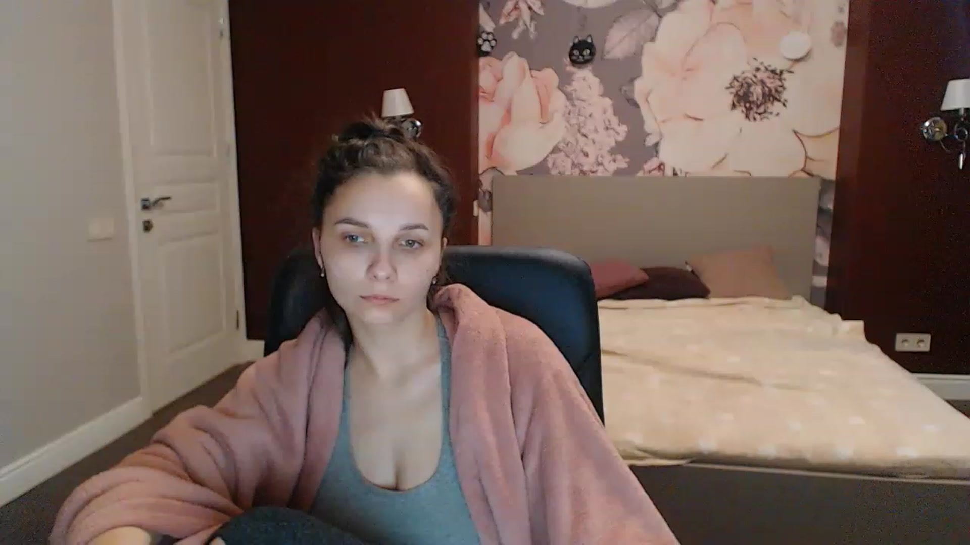 Gallery image thumbnail from Karina_Mils's myfreecams stream on, 04/20/2023, 10:59 image 7 of 20